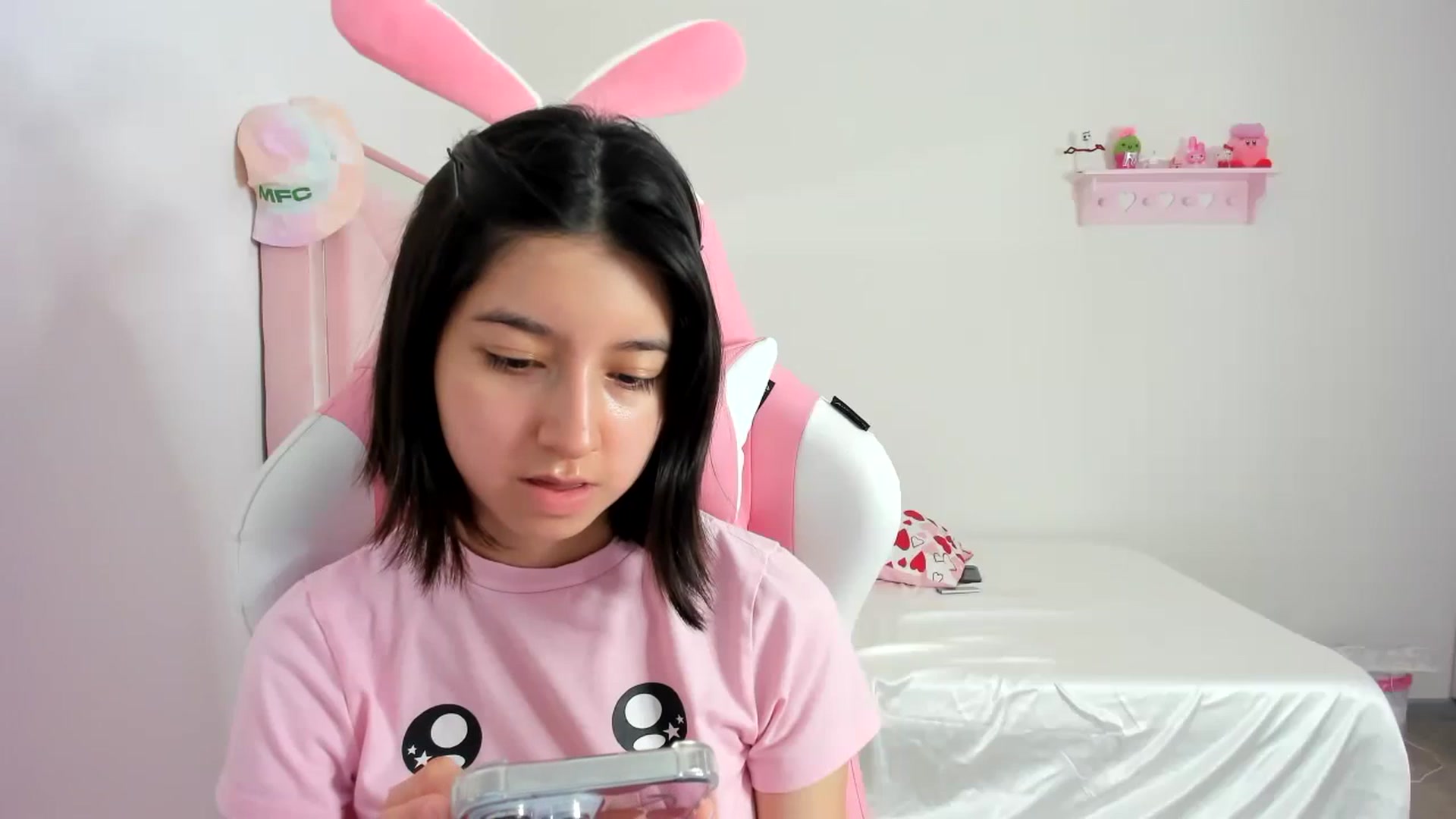 Gallery image thumbnail from Cherrycute666's myfreecams stream on, 02/19/2024, 02:47 image 6 of 20