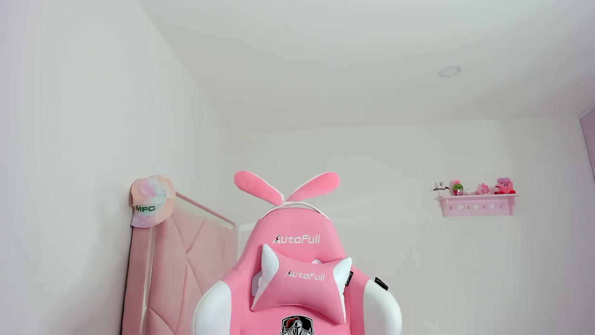 Gallery image thumbnail from Cherrycute666's myfreecams stream on, 02/19/2024, 03:31 image 10 of 20