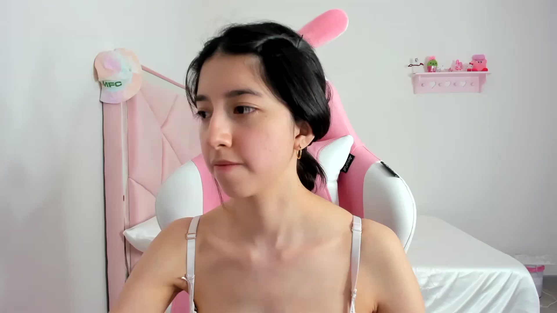 Gallery image thumbnail from Cherrycute666's myfreecams stream on, 02/19/2024, 05:40 image 9 of 20