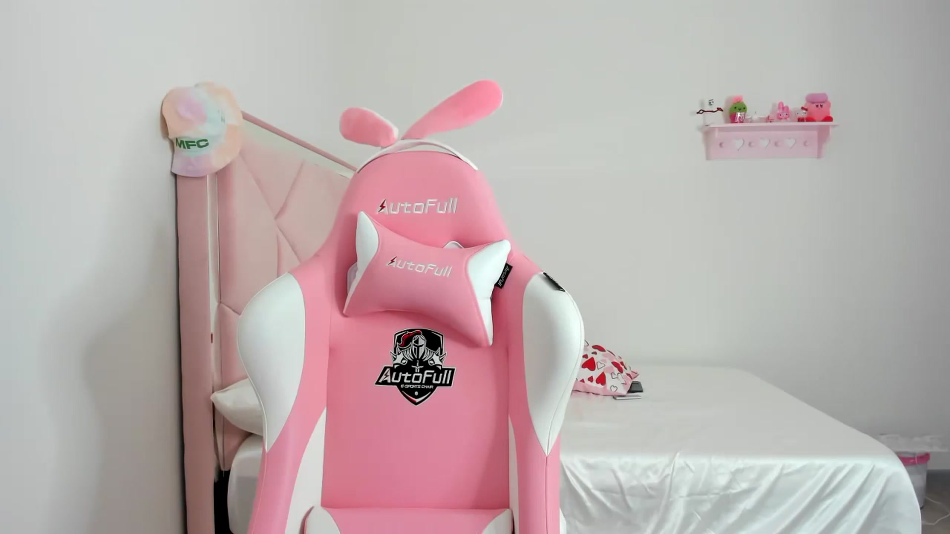 Gallery image thumbnail from Cherrycute666's myfreecams stream on, 02/19/2024, 05:40 image 7 of 20