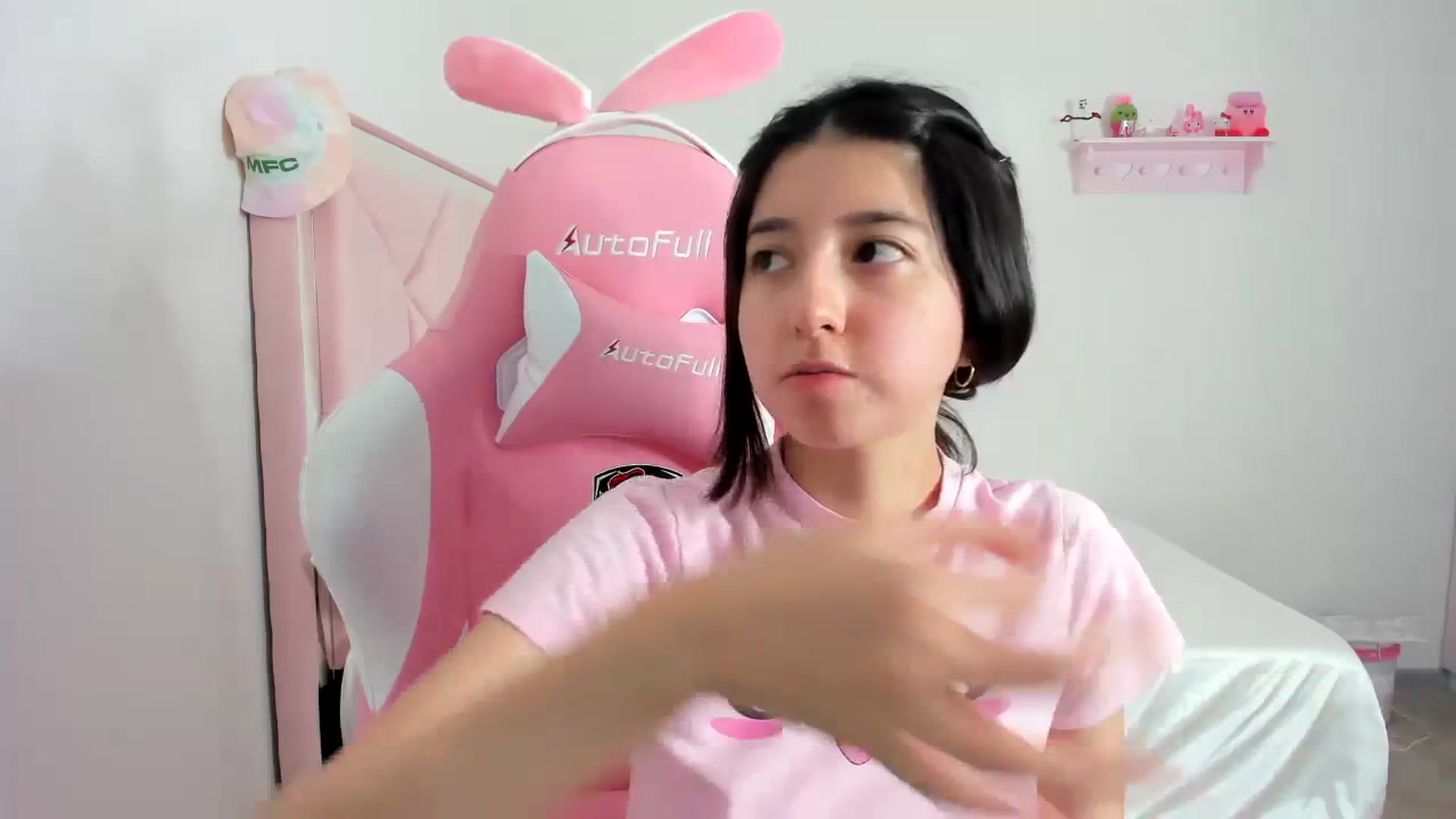 Gallery image thumbnail from Cherrycute666's myfreecams stream on, 02/19/2024, 05:40 image 18 of 20