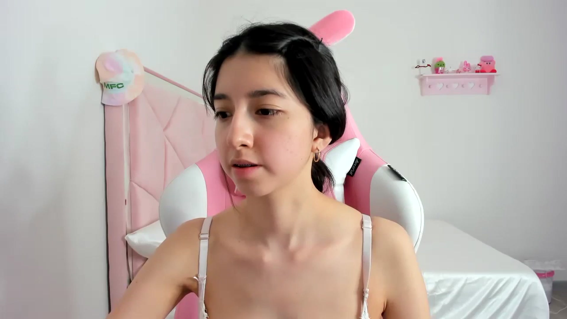 Gallery image thumbnail from Cherrycute666's myfreecams stream on, 02/19/2024, 05:40 image 8 of 20