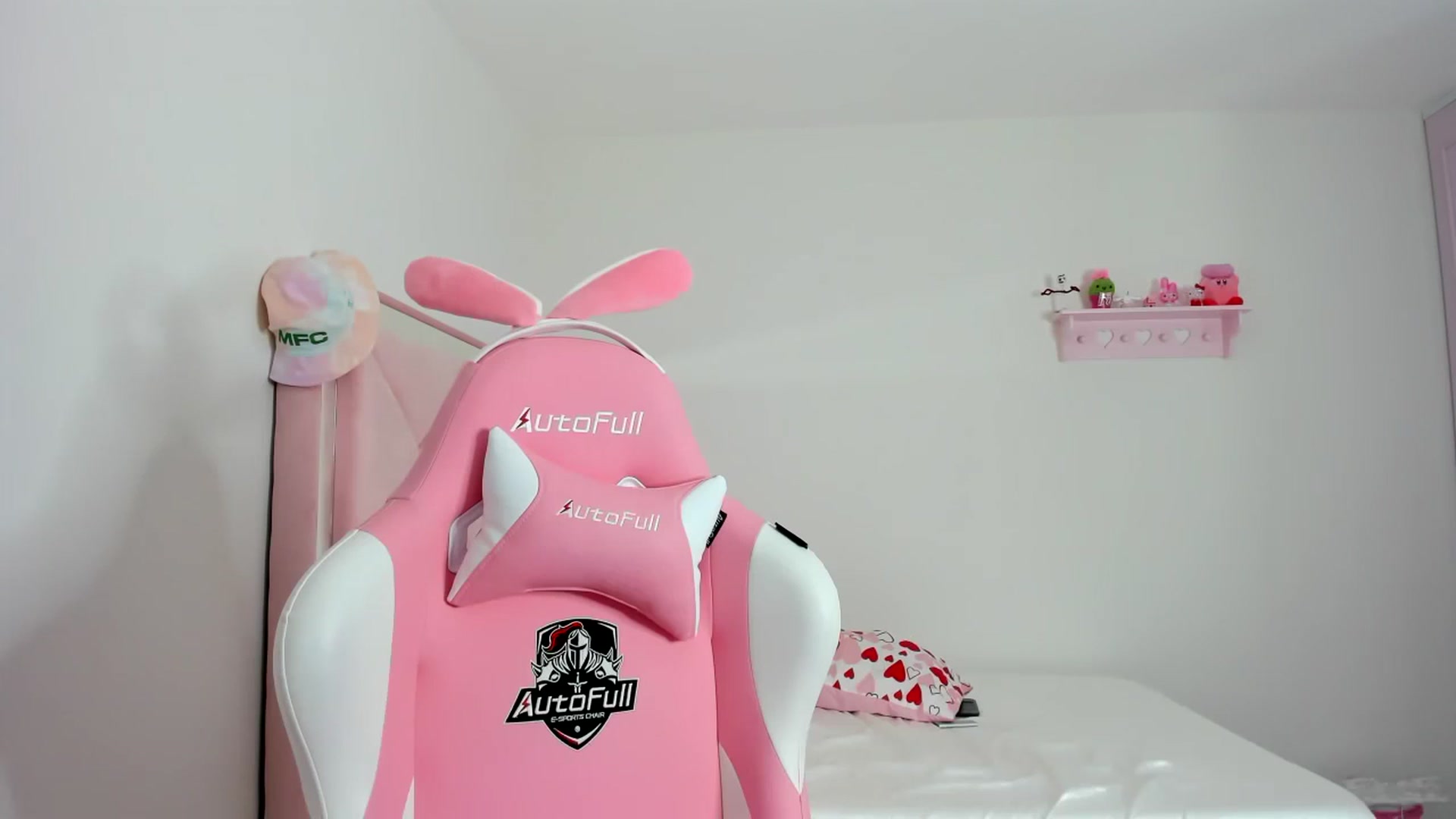 Gallery image thumbnail from Cherrycute666's myfreecams stream on, 02/19/2024, 05:40 image 16 of 20