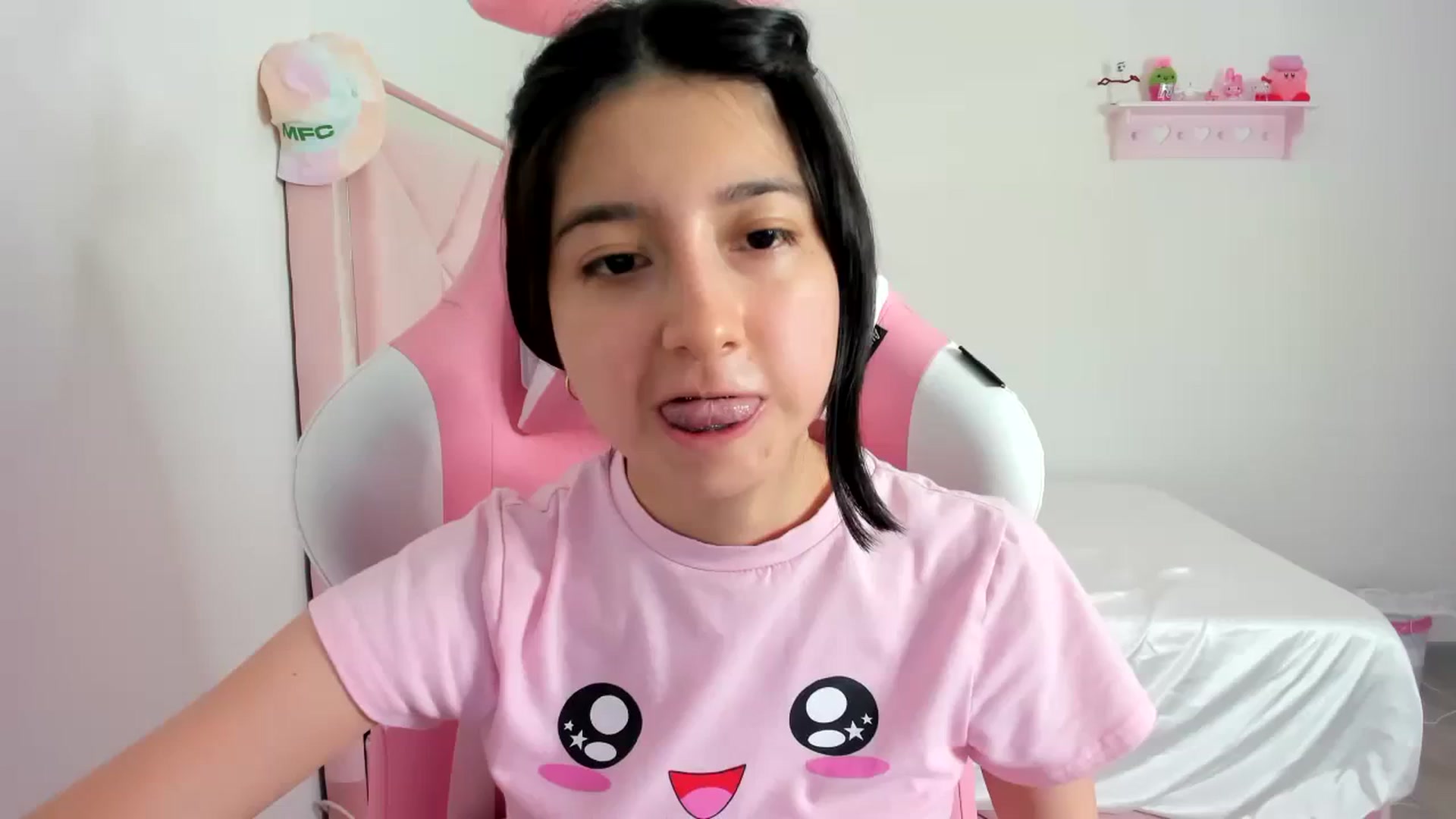 Gallery image thumbnail from Cherrycute666's myfreecams stream on, 02/19/2024, 06:44 image 3 of 20