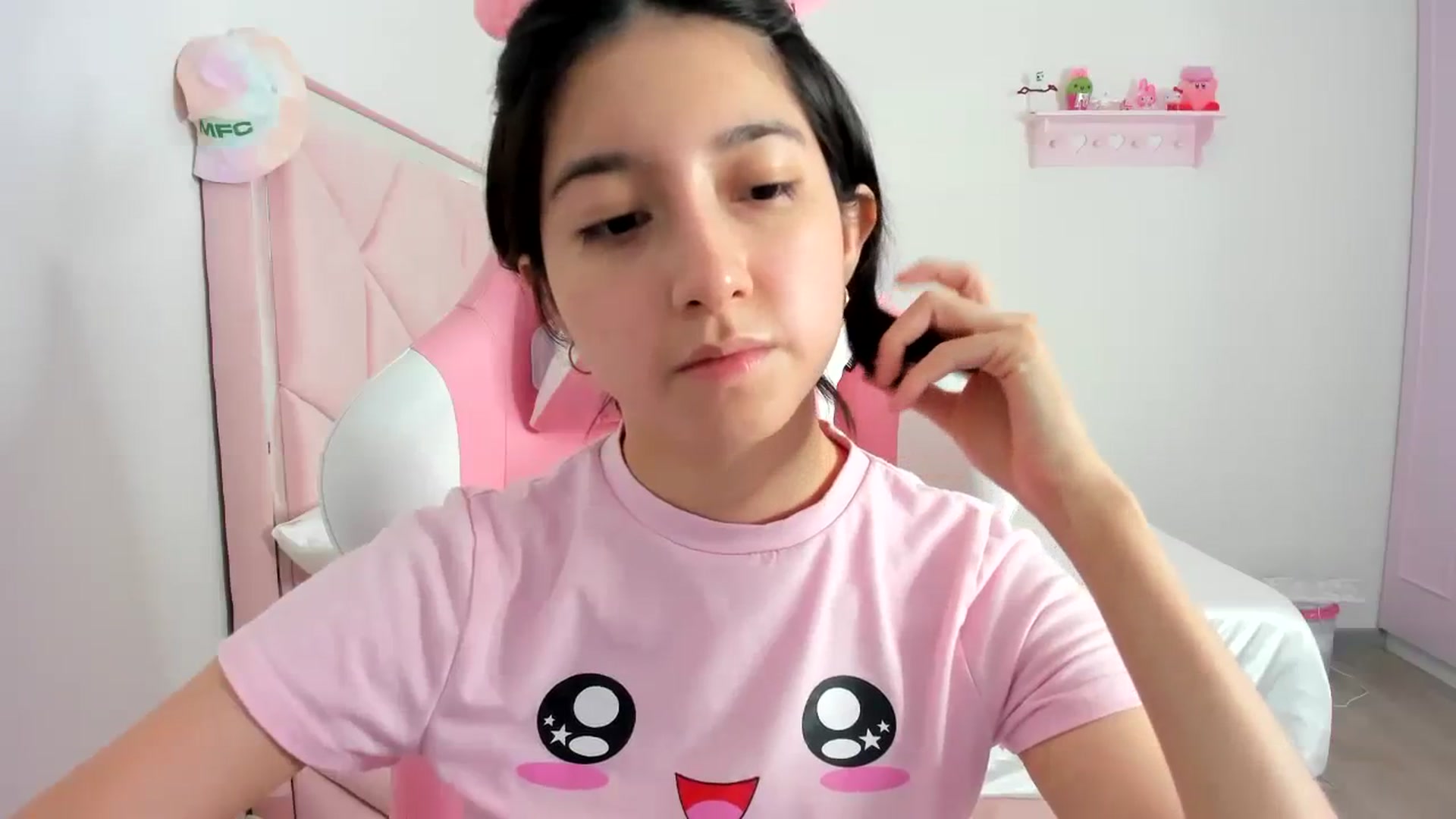 Gallery image thumbnail from Cherrycute666's myfreecams stream on, 02/19/2024, 06:44 image 16 of 20