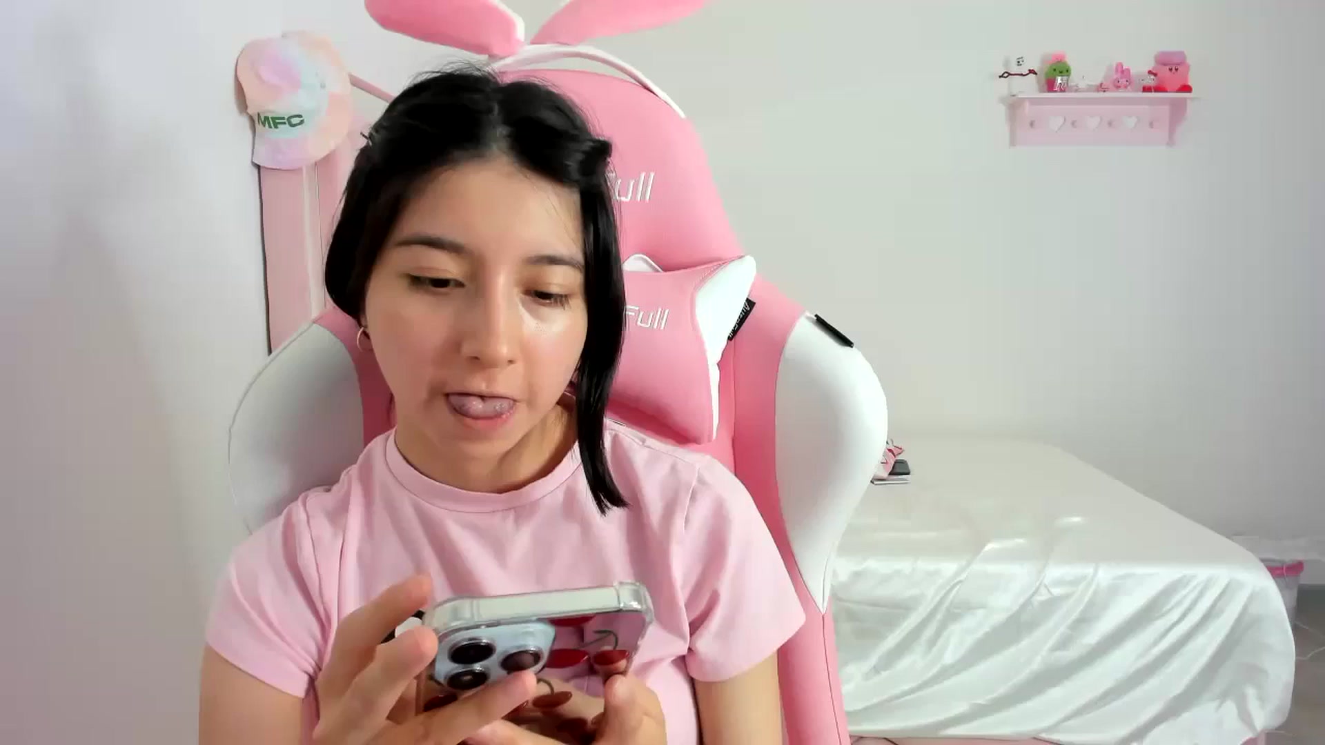 Gallery image thumbnail from Cherrycute666's myfreecams stream on, 02/19/2024, 06:44 image 1 of 20