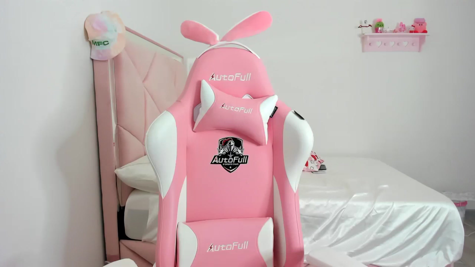 Gallery image thumbnail from Cherrycute666's myfreecams stream on, 02/19/2024, 06:44 image 5 of 20