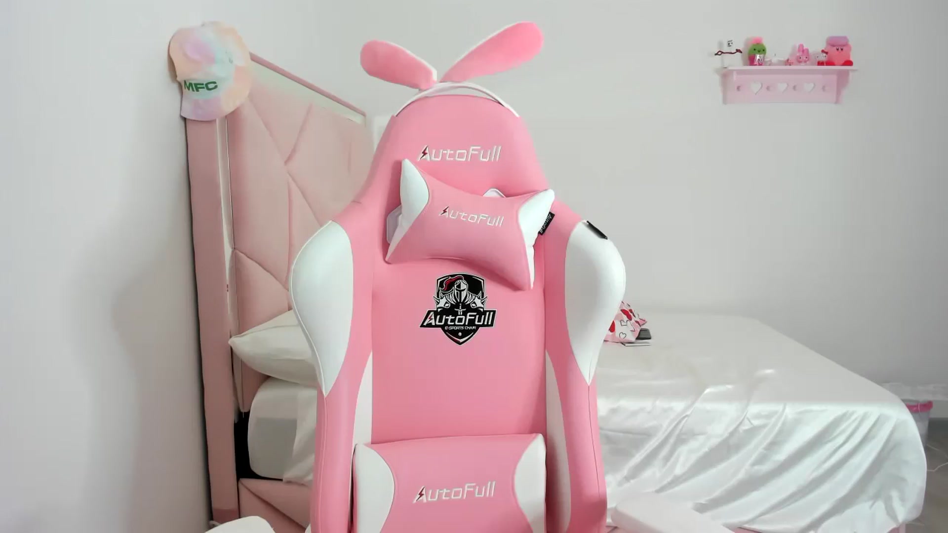 Gallery image thumbnail from Cherrycute666's myfreecams stream on, 02/19/2024, 06:44 image 4 of 20