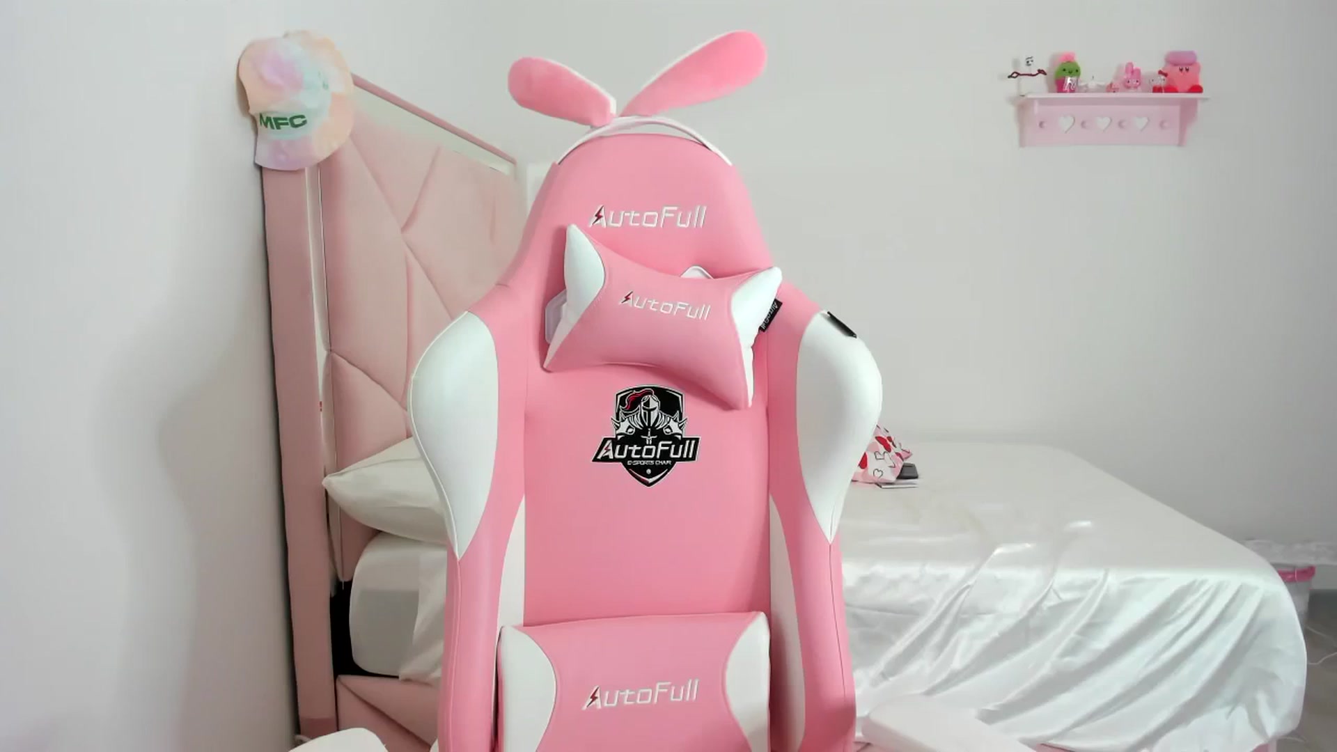 Gallery image thumbnail from Cherrycute666's myfreecams stream on, 02/19/2024, 06:44 image 6 of 20