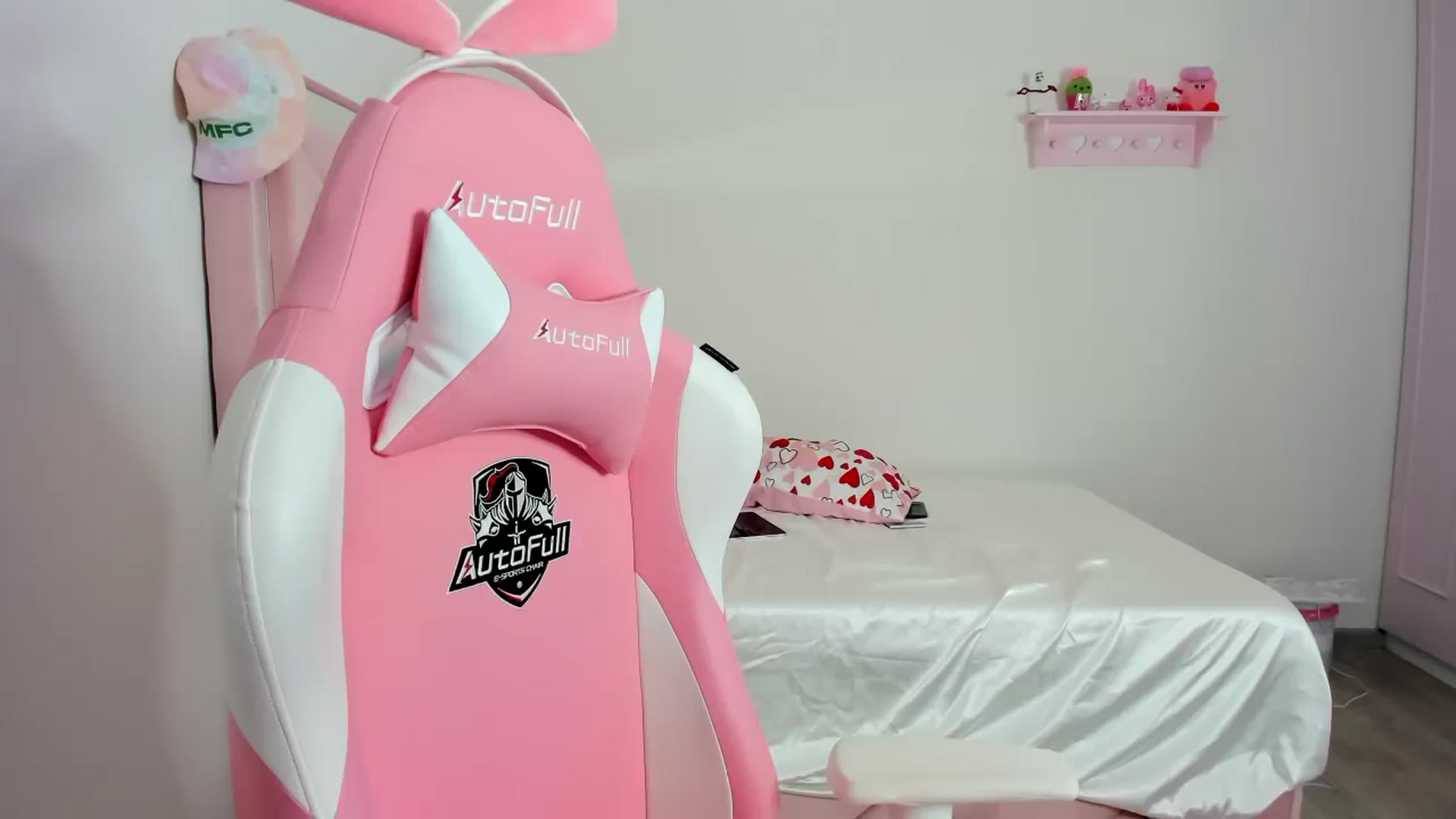 Gallery image thumbnail from Cherrycute666's myfreecams stream on, 02/19/2024, 06:44 image 19 of 20