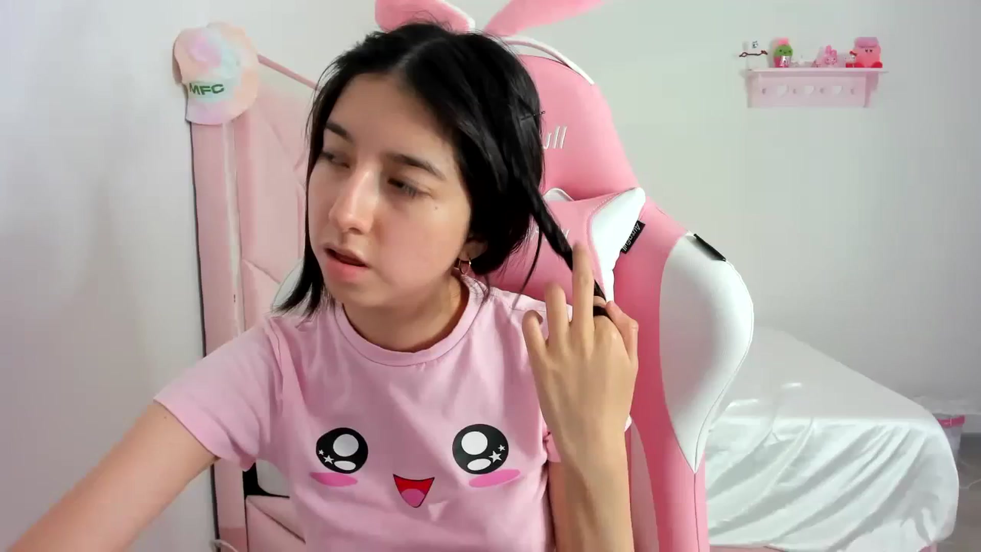 Gallery image thumbnail from Cherrycute666's myfreecams stream on, 02/19/2024, 06:44 image 9 of 20
