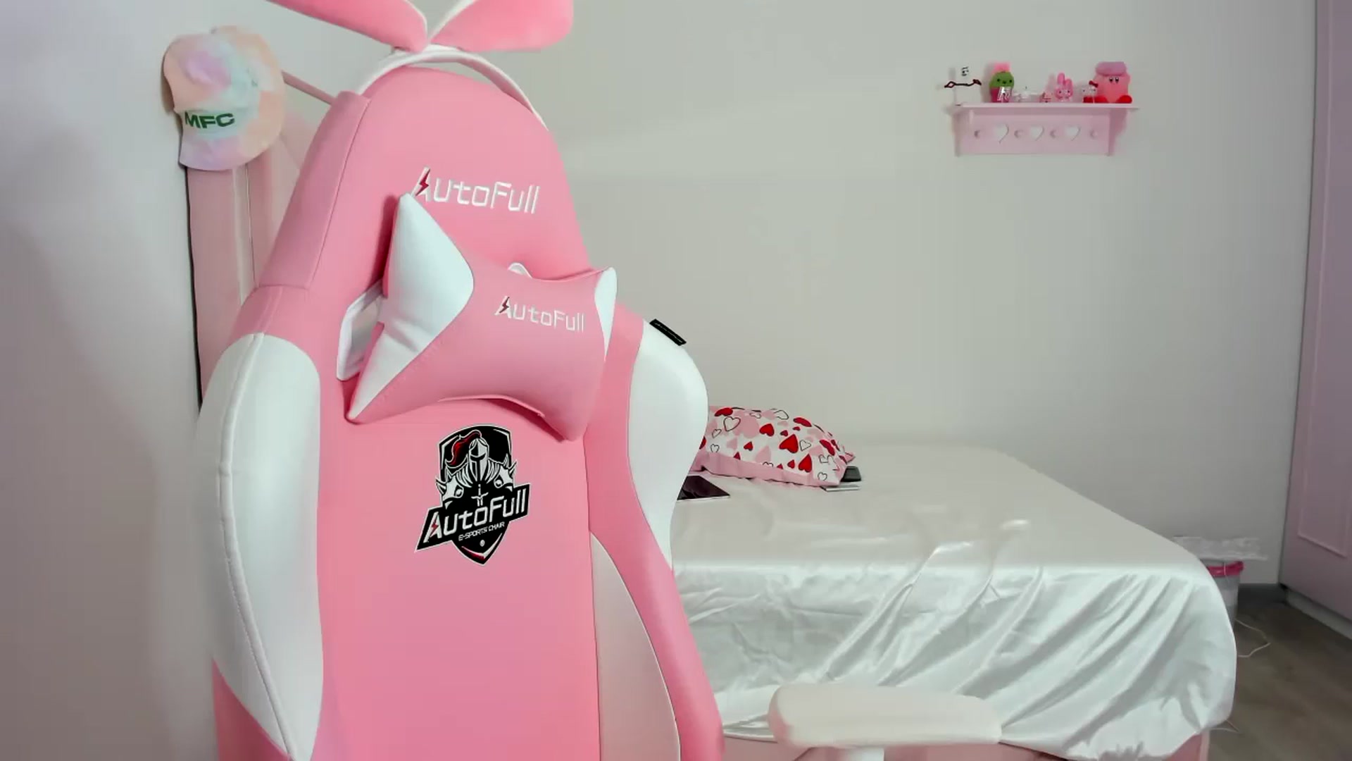 Gallery image thumbnail from Cherrycute666's myfreecams stream on, 02/19/2024, 06:44 image 20 of 20