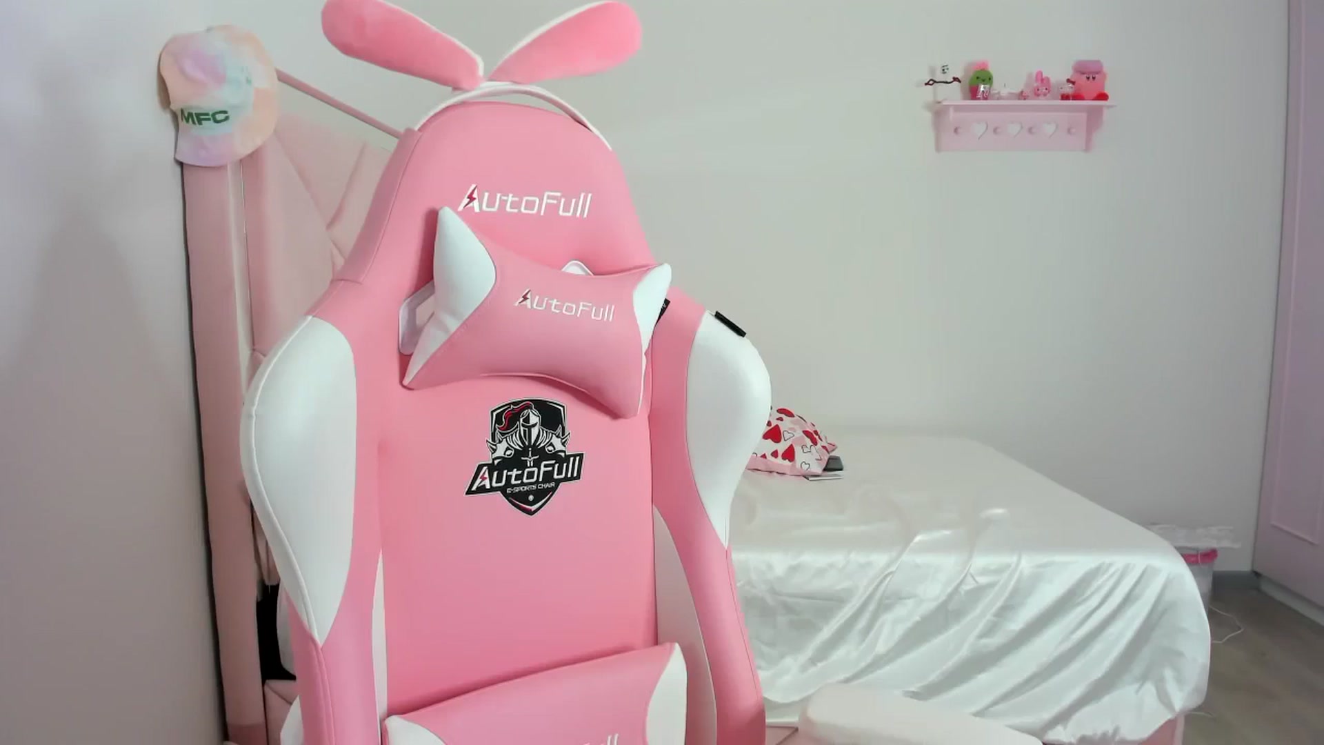 Gallery image thumbnail from Cherrycute666's myfreecams stream on, 02/19/2024, 06:44 image 13 of 20
