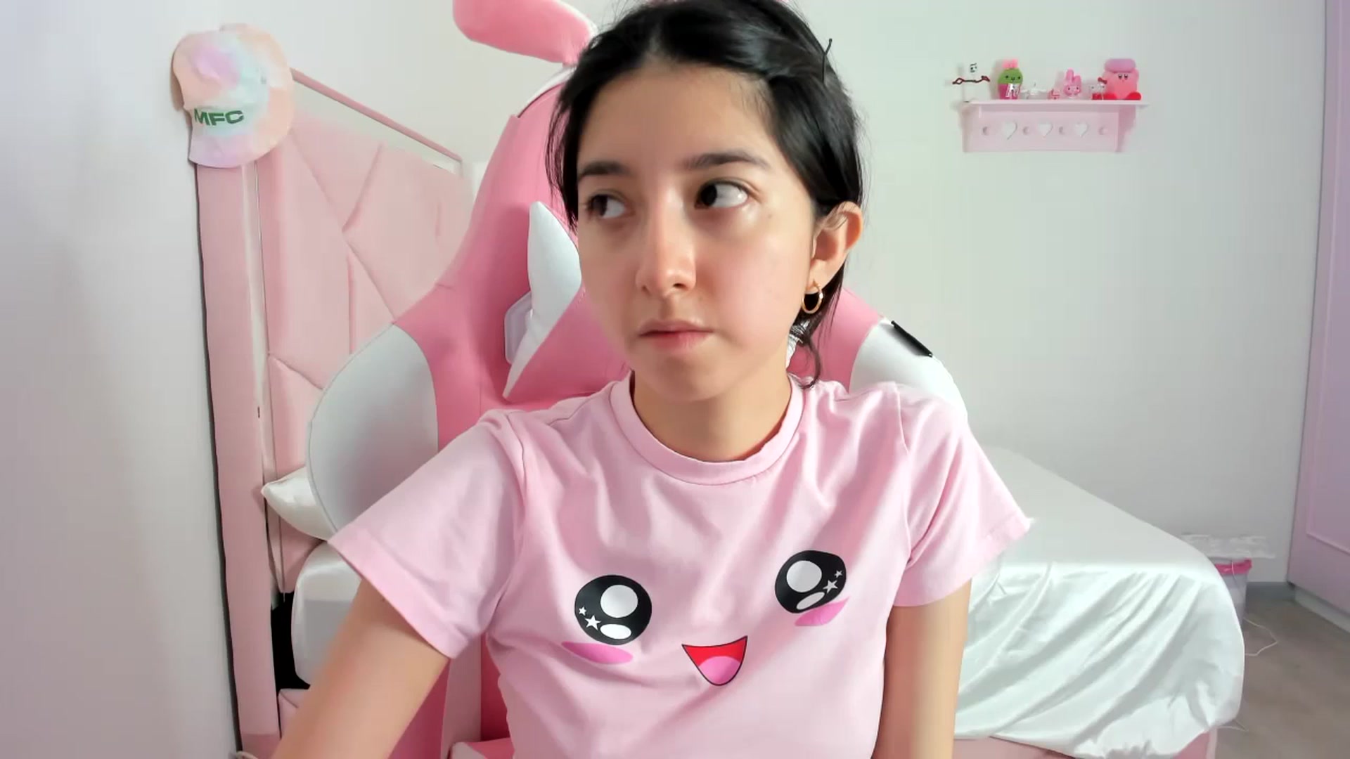 Gallery image thumbnail from Cherrycute666's myfreecams stream on, 02/19/2024, 06:44 image 11 of 20