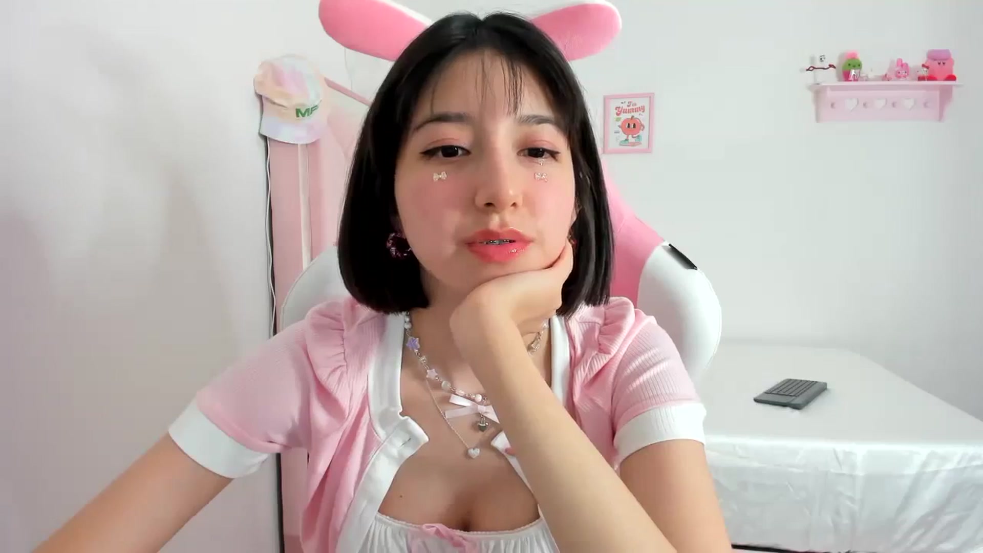 Gallery image thumbnail from Cherrycute666's myfreecams stream on, 02/20/2024, 04:40 image 18 of 20