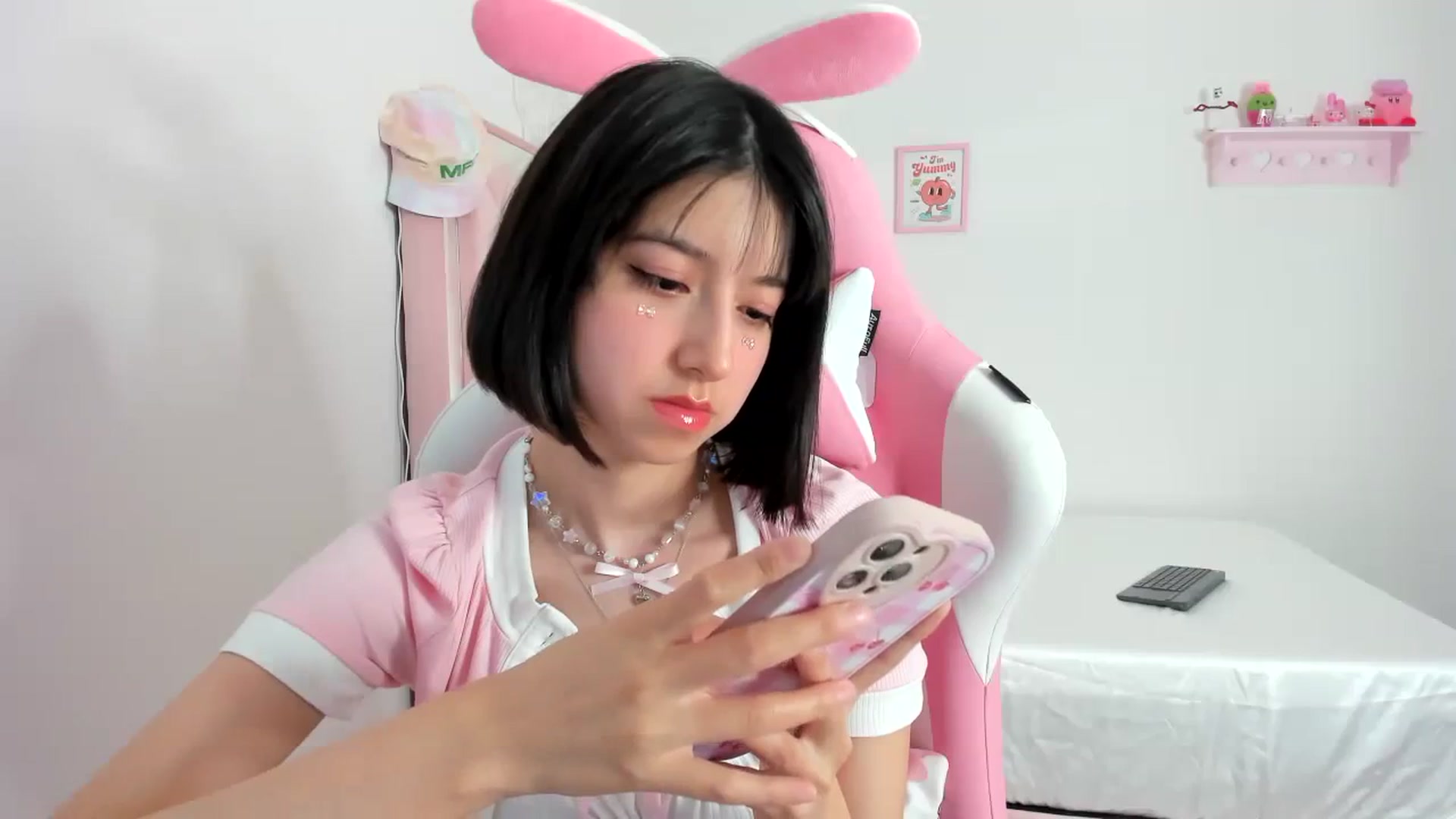 Gallery image thumbnail from Cherrycute666's myfreecams stream on, 02/20/2024, 04:40 image 20 of 20