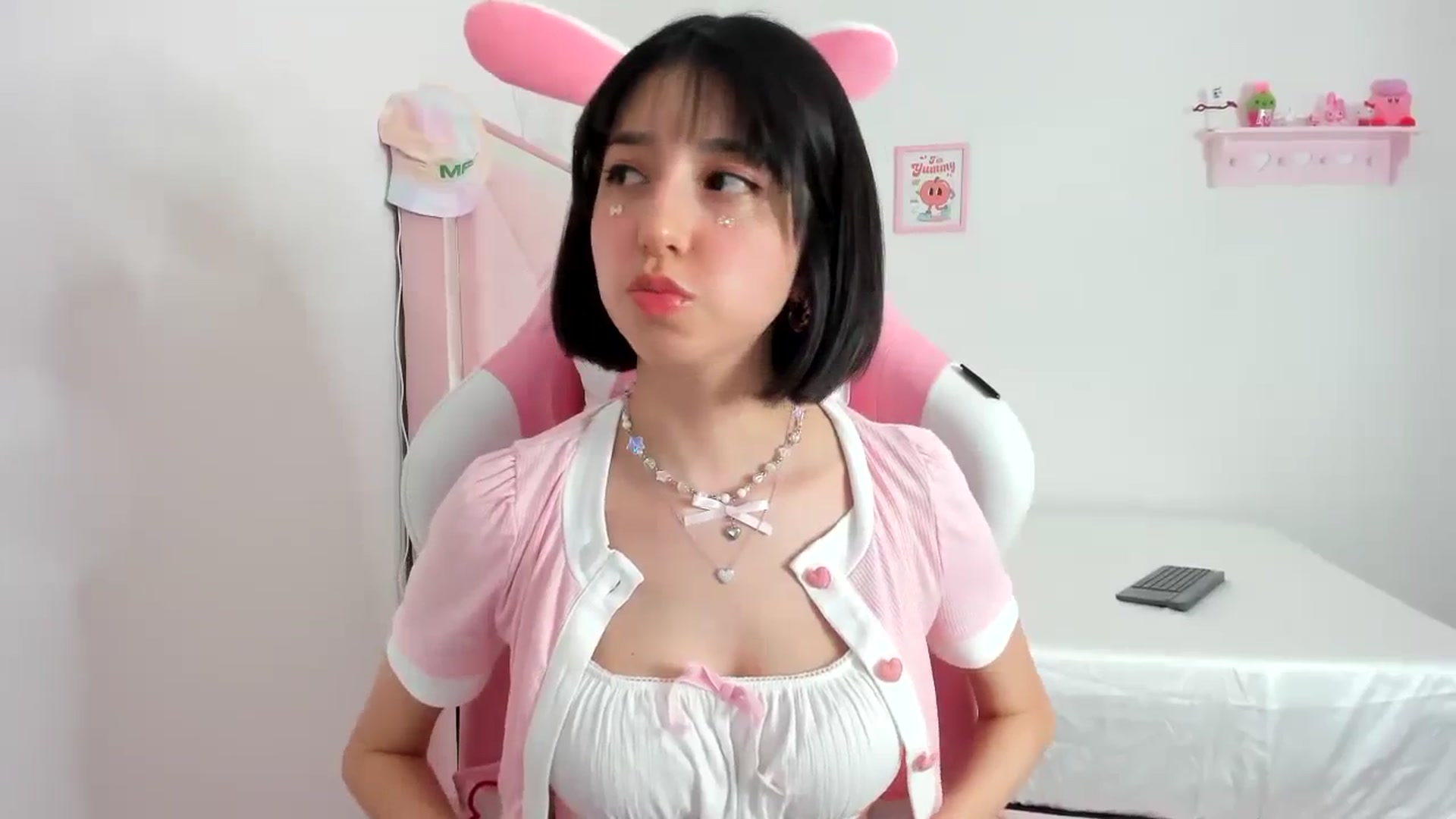 Gallery image thumbnail from Cherrycute666's myfreecams stream on, 02/20/2024, 04:40 image 8 of 20