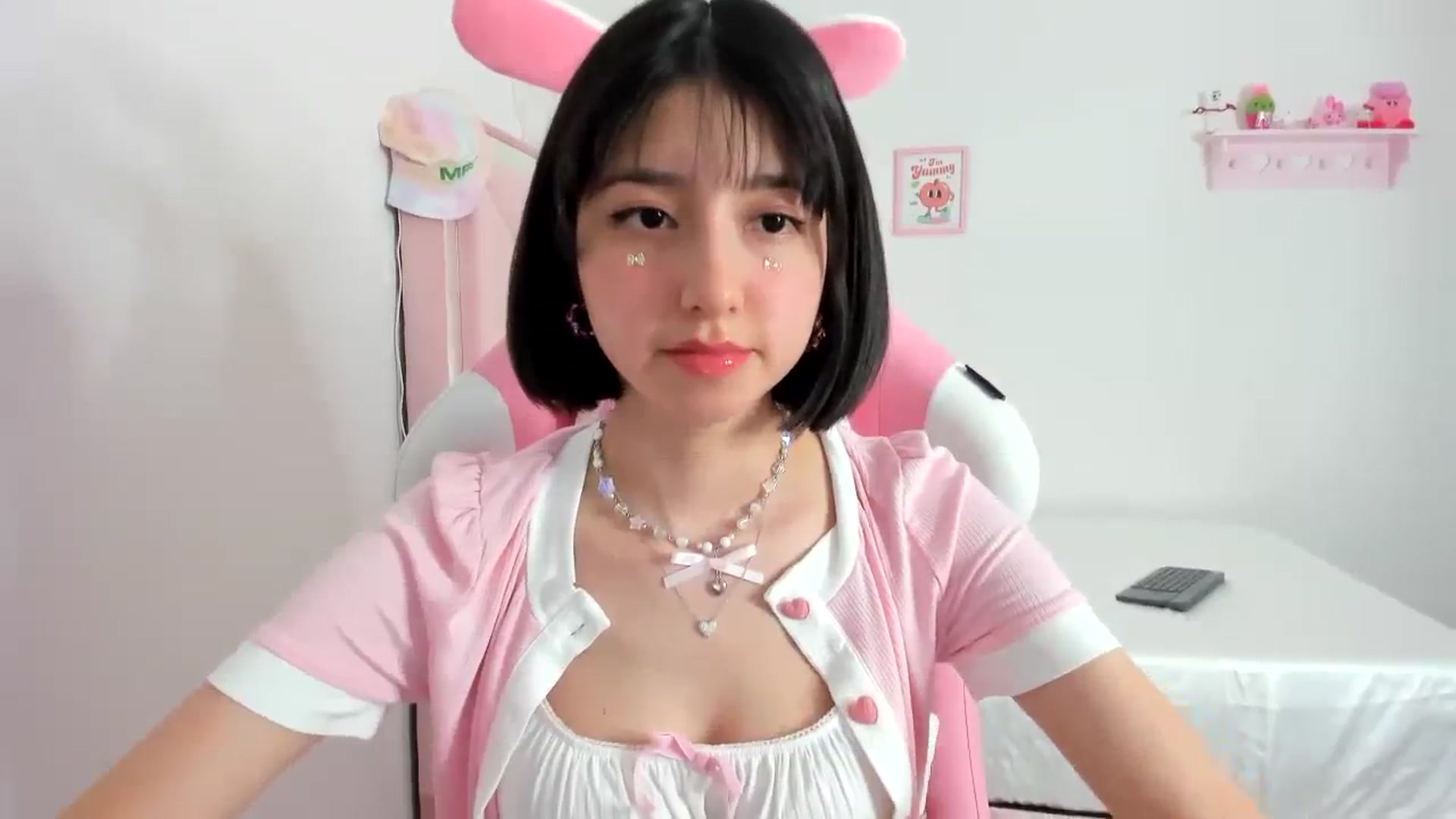 Gallery image thumbnail from Cherrycute666's myfreecams stream on, 02/20/2024, 04:40 image 4 of 20