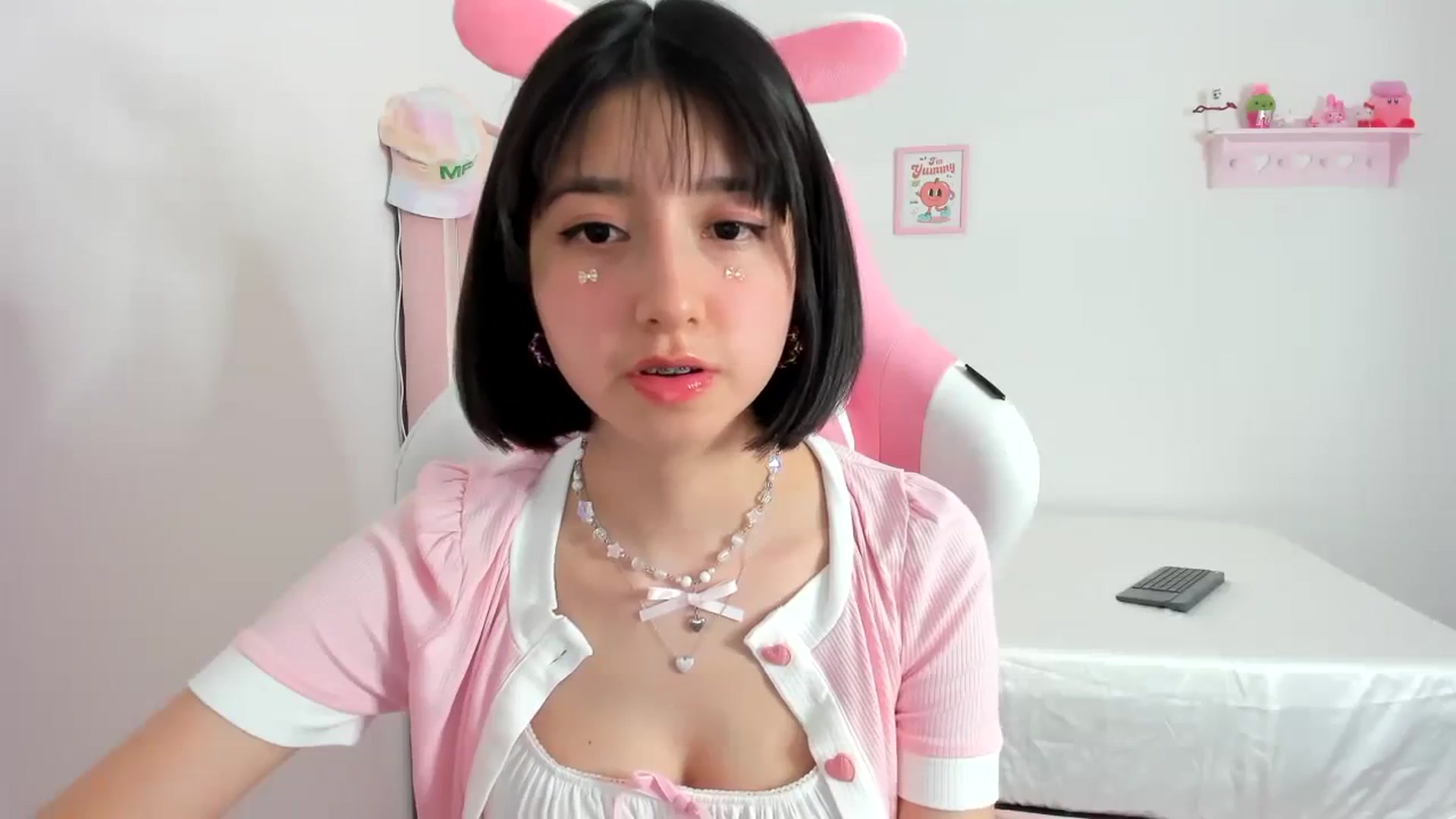 Gallery image thumbnail from Cherrycute666's myfreecams stream on, 02/20/2024, 04:40 image 6 of 20