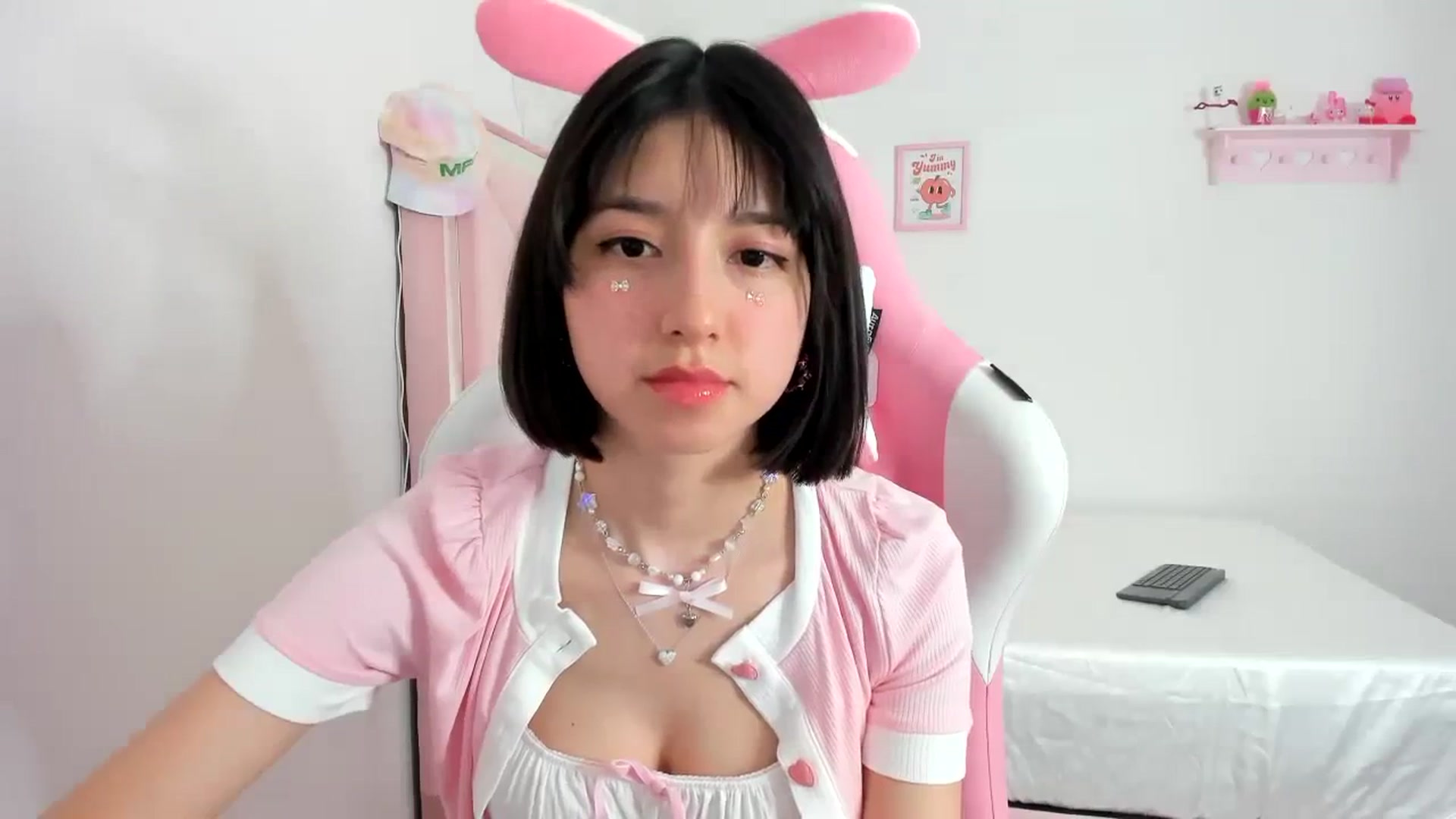 Gallery image thumbnail from Cherrycute666's myfreecams stream on, 02/20/2024, 04:40 image 17 of 20