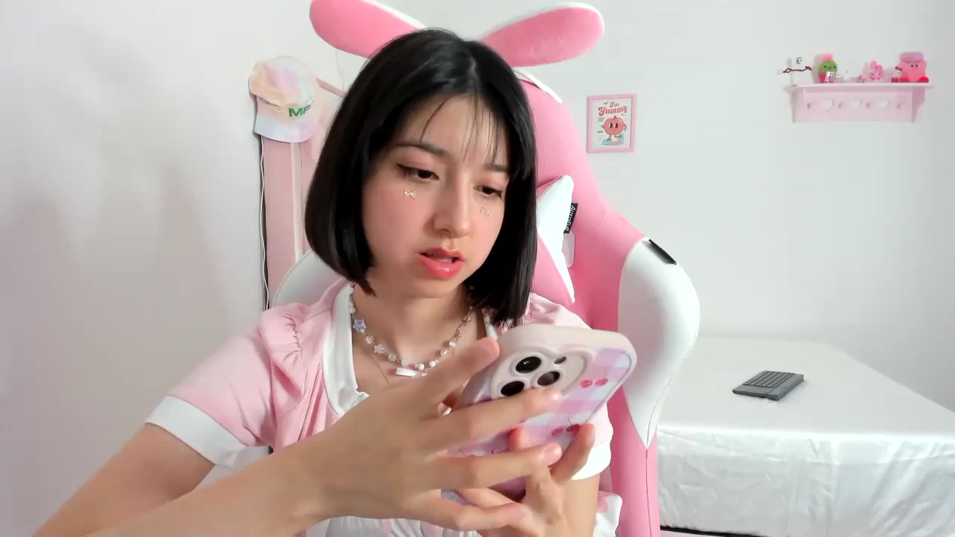 Gallery image thumbnail from Cherrycute666's myfreecams stream on, 02/20/2024, 04:40 image 19 of 20
