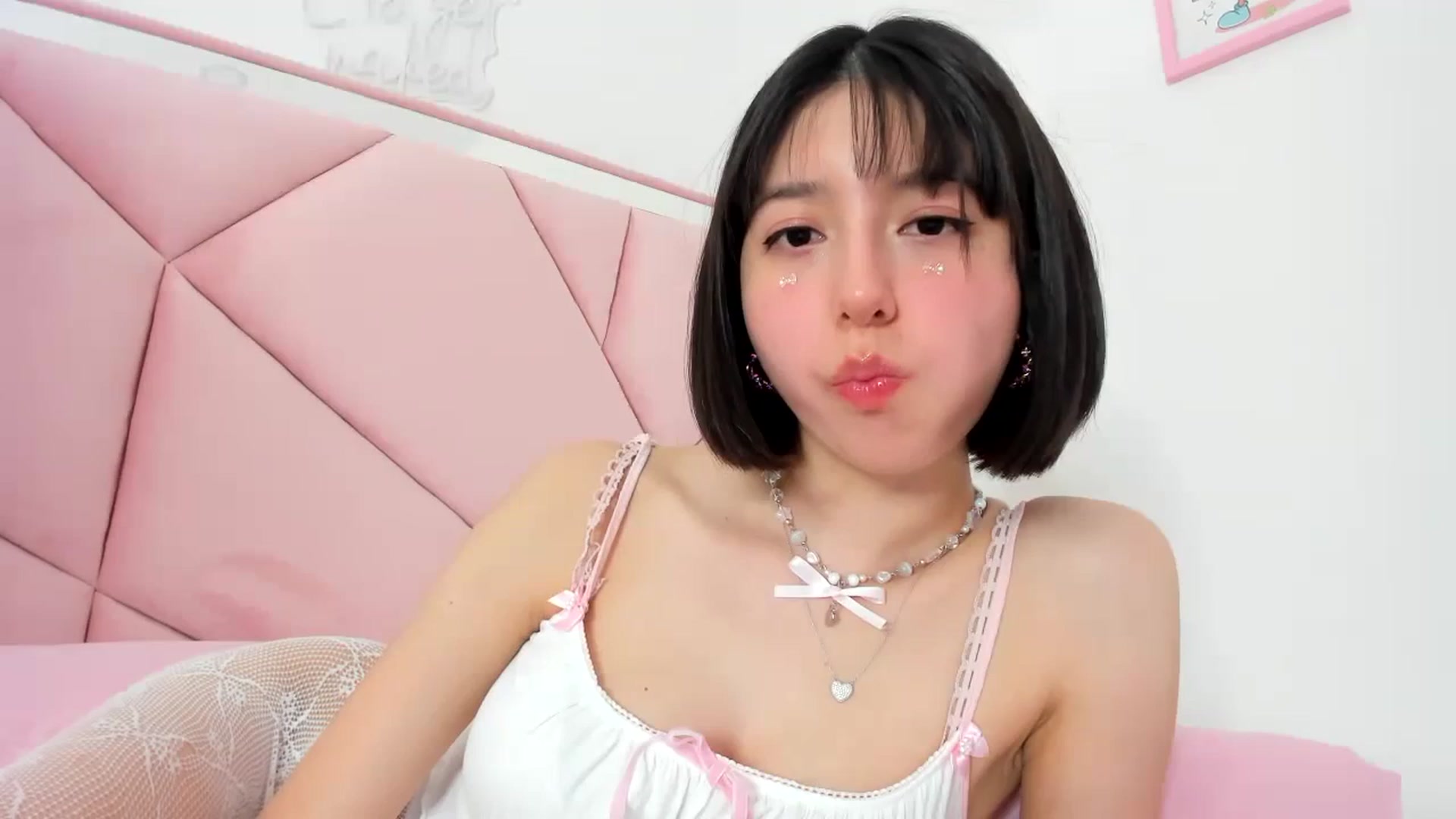 Gallery image thumbnail from Cherrycute666's myfreecams stream on, 02/20/2024, 08:04 image 9 of 20