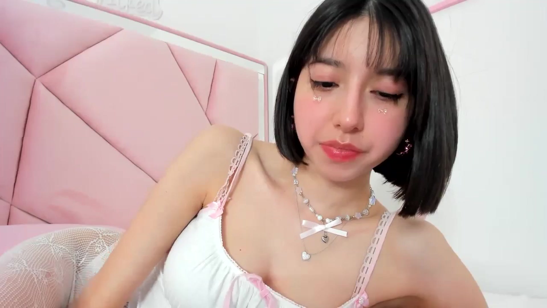 Gallery image thumbnail from Cherrycute666's myfreecams stream on, 02/20/2024, 08:04 image 16 of 20