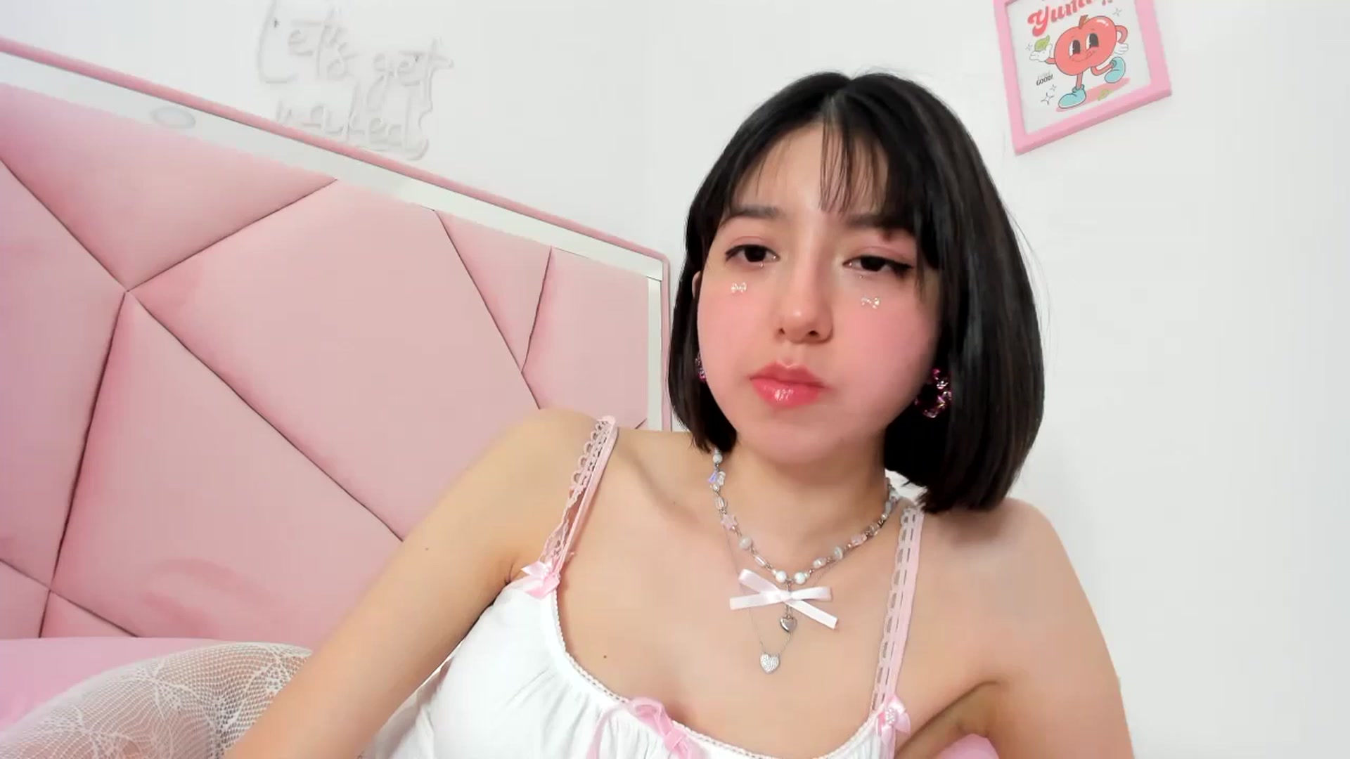 Gallery image thumbnail from Cherrycute666's myfreecams stream on, 02/20/2024, 08:04 image 15 of 20
