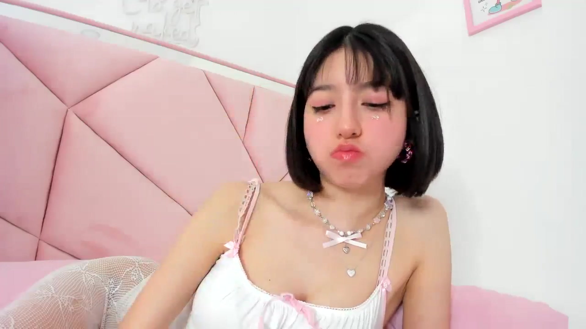 Gallery image thumbnail from Cherrycute666's myfreecams stream on, 02/20/2024, 08:04 image 8 of 20