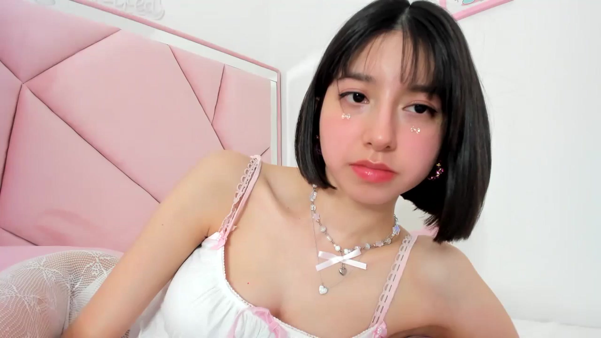 Gallery image thumbnail from Cherrycute666's myfreecams stream on, 02/20/2024, 08:04 image 17 of 20