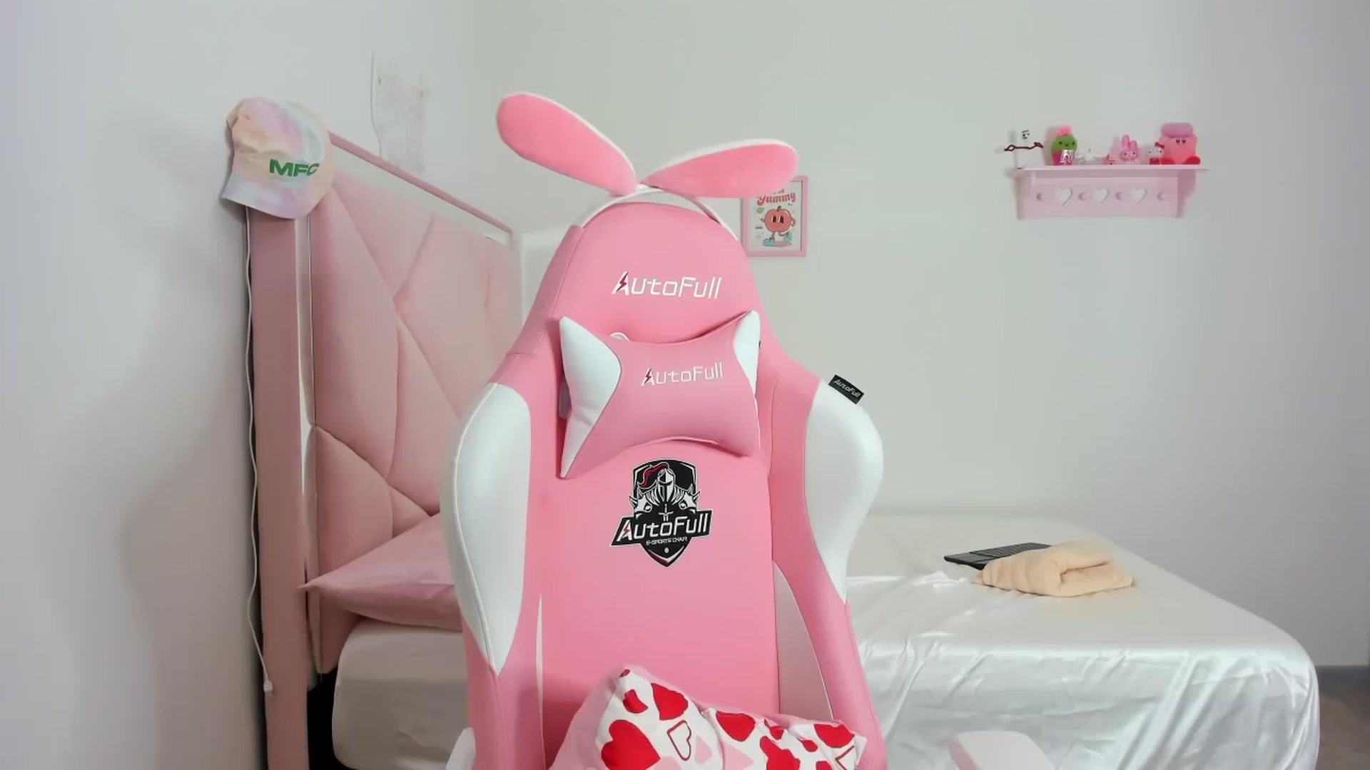 Gallery image thumbnail from Cherrycute666's myfreecams stream on, 02/20/2024, 08:57 image 5 of 20