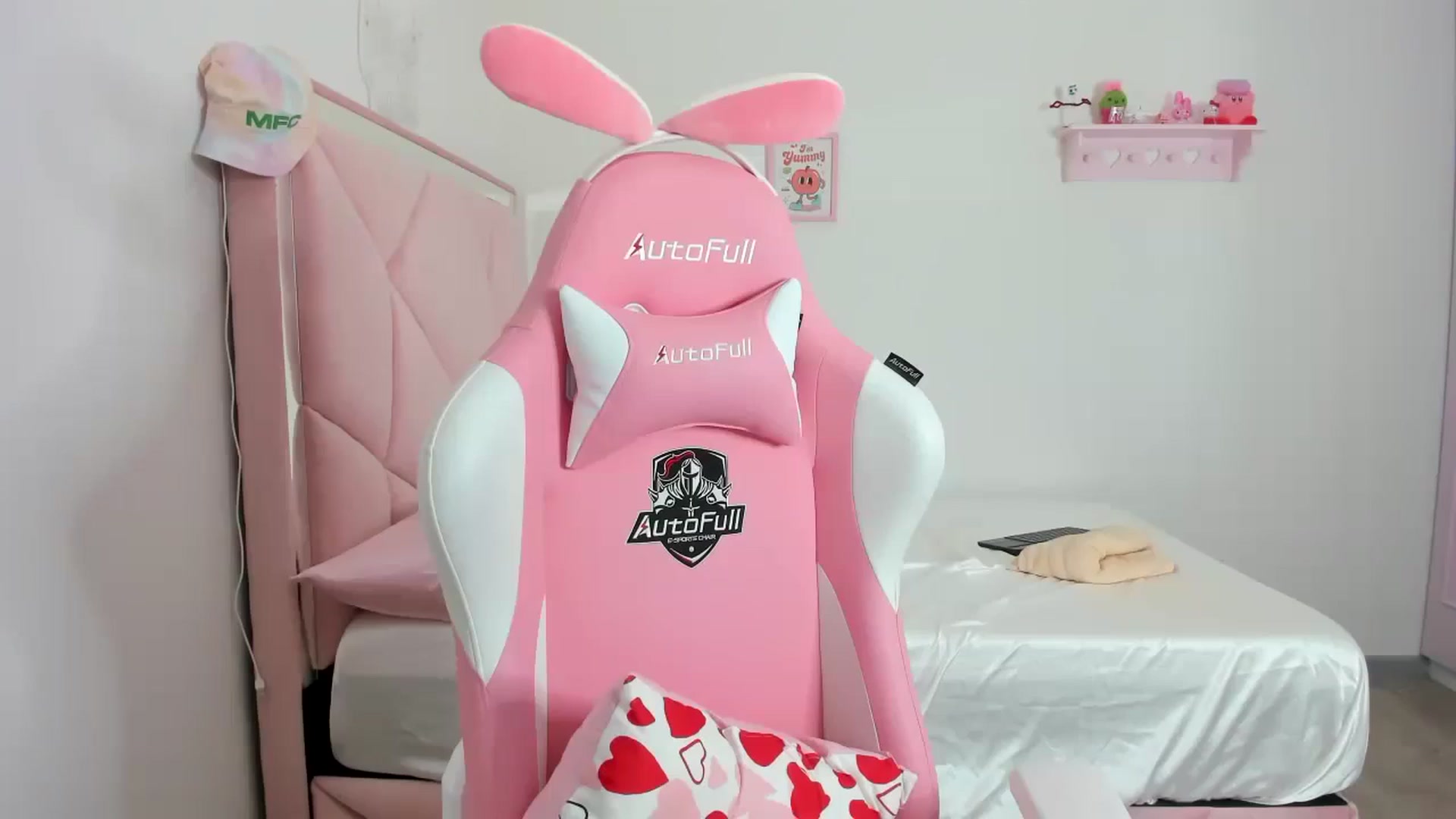 Gallery image thumbnail from Cherrycute666's myfreecams stream on, 02/20/2024, 08:57 image 4 of 20