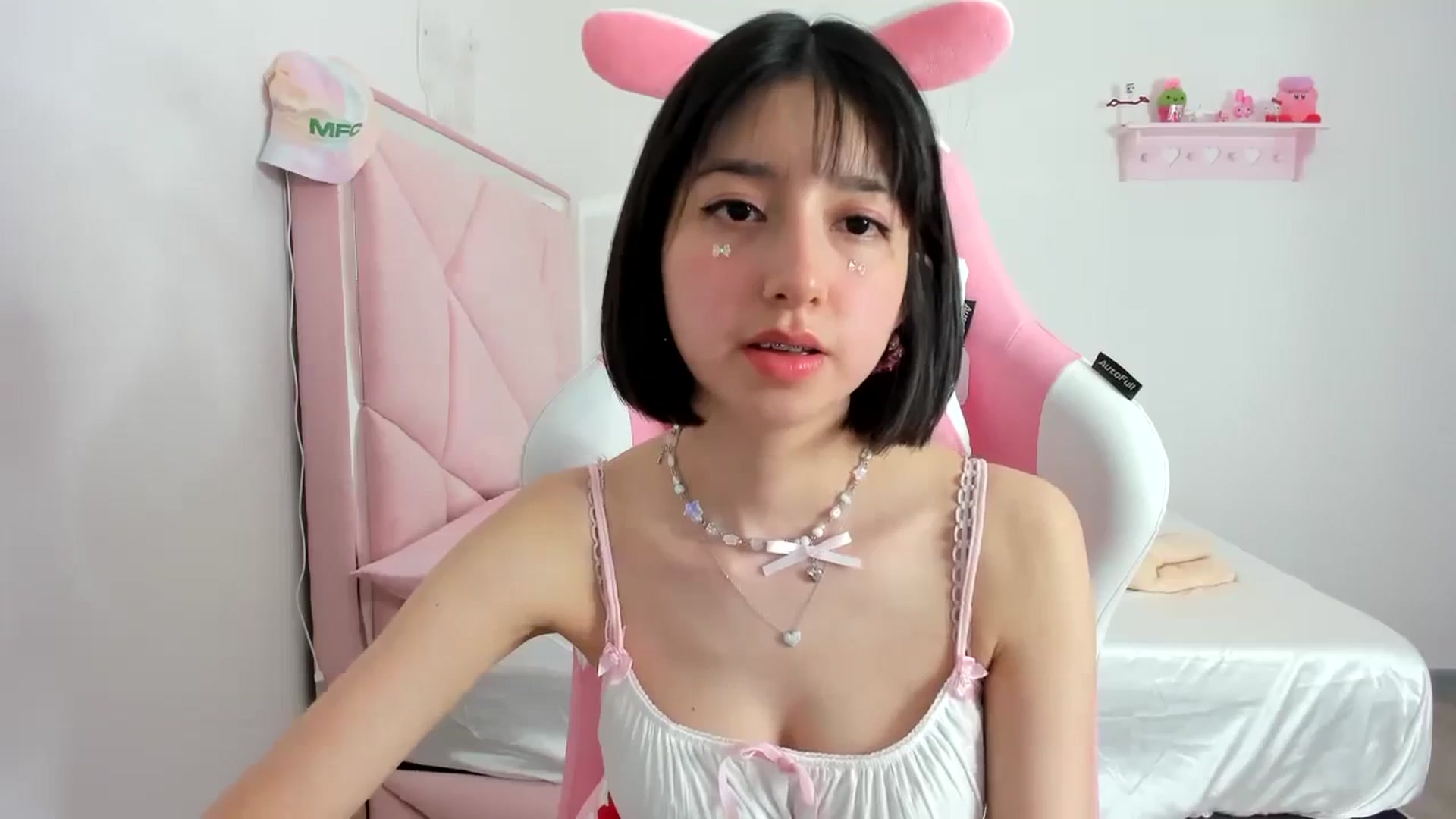 Gallery image thumbnail from Cherrycute666's myfreecams stream on, 02/20/2024, 08:57 image 2 of 20