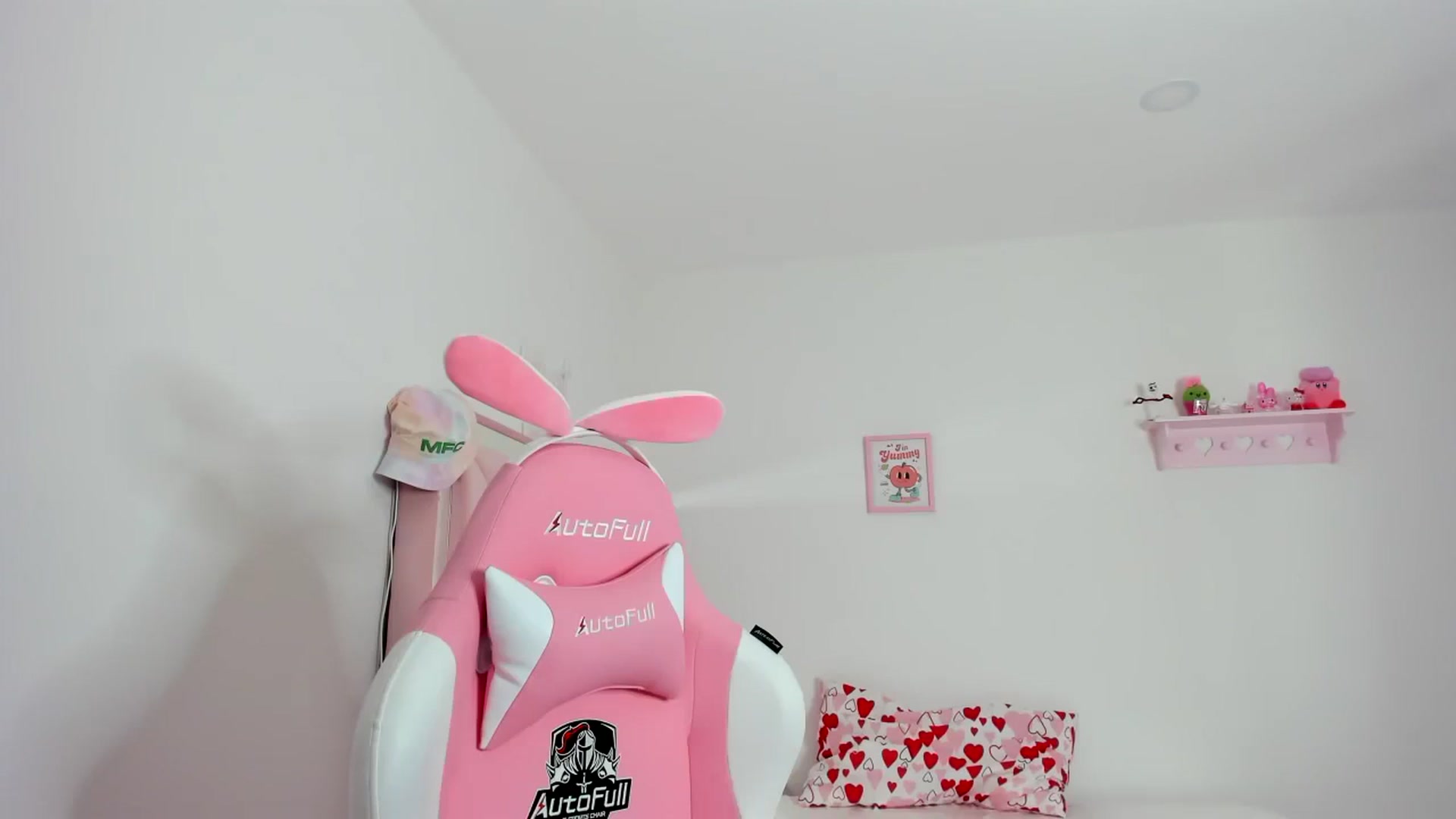 Gallery image thumbnail from Cherrycute666's myfreecams stream on, 02/20/2024, 09:46 image 18 of 20