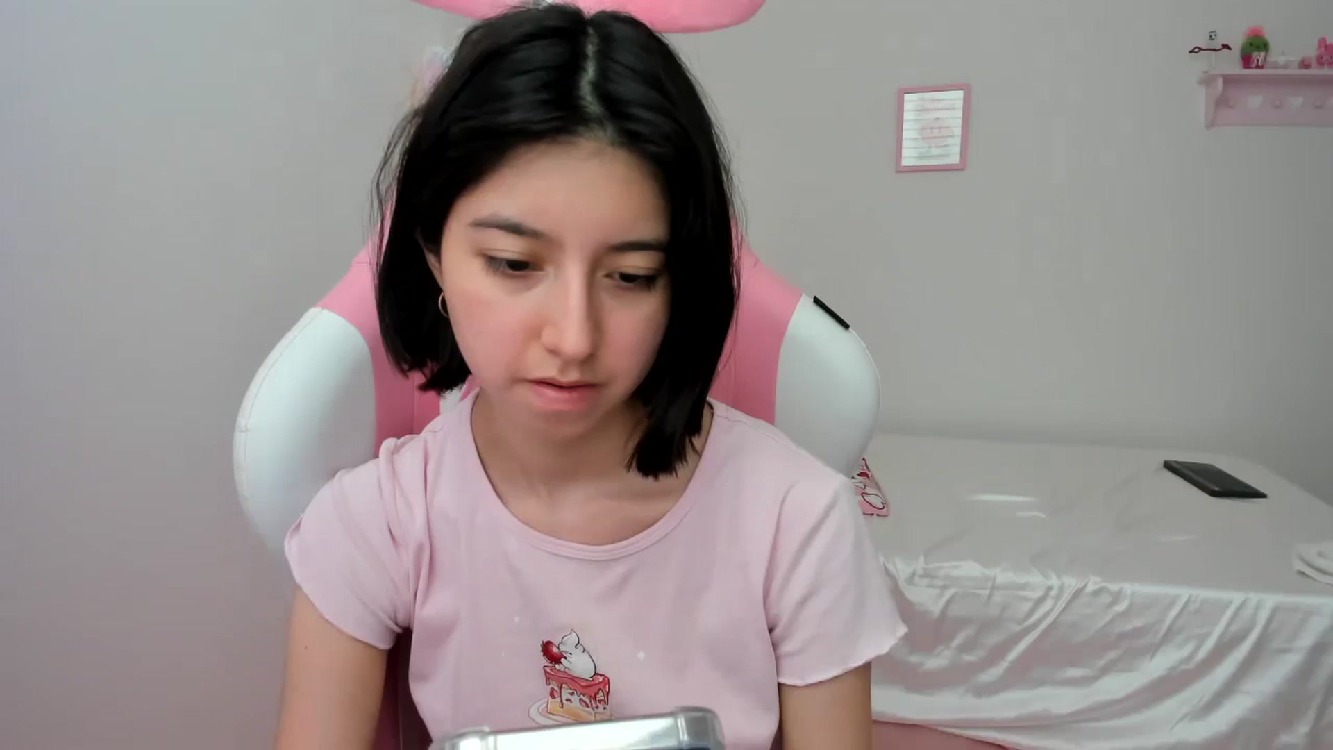 Gallery image thumbnail from Cherrycute666's myfreecams stream on, 02/20/2024, 22:49 image 10 of 20