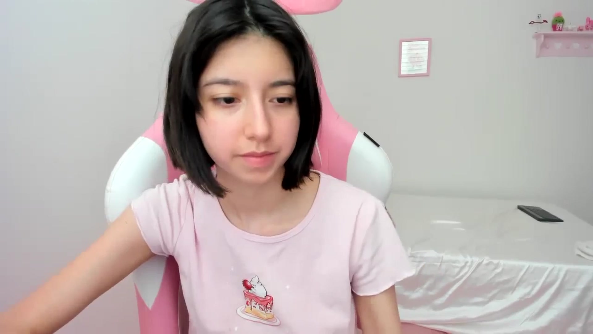 Gallery image thumbnail from Cherrycute666's myfreecams stream on, 02/20/2024, 22:49 image 7 of 20