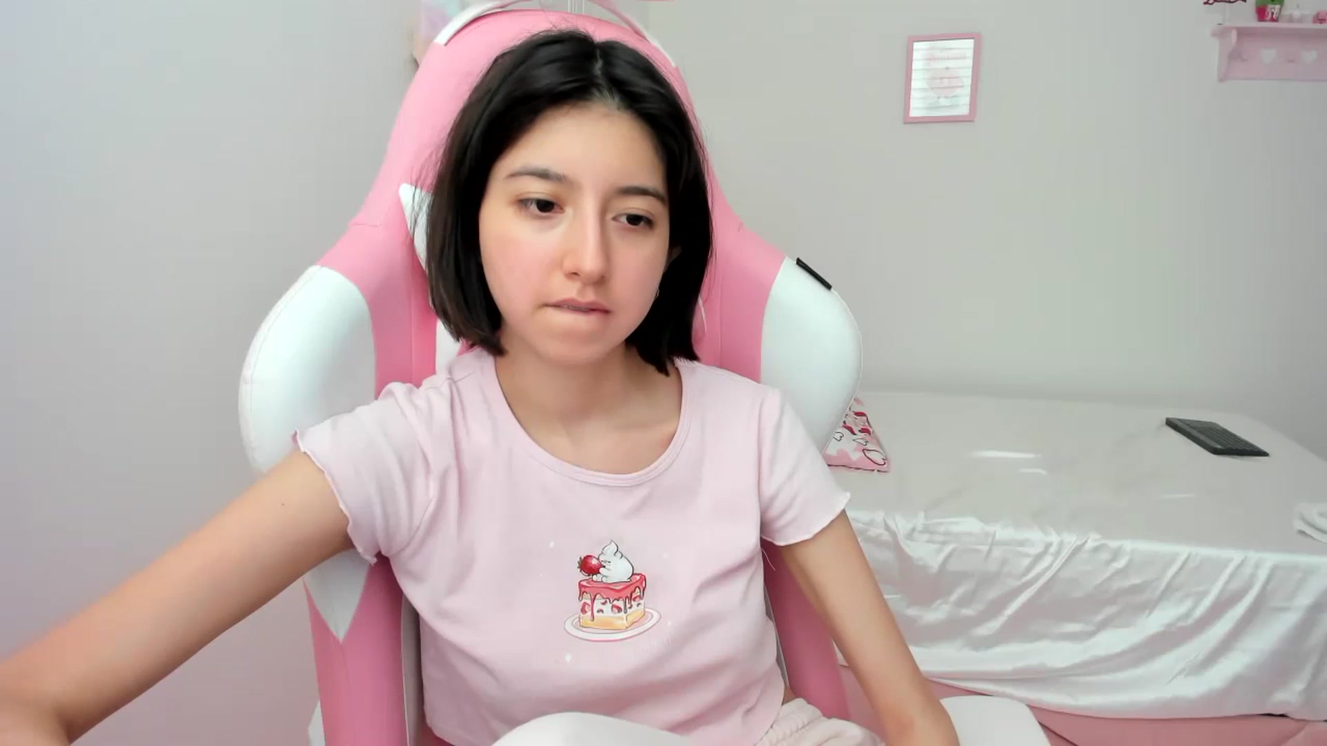 Gallery image thumbnail from Cherrycute666's myfreecams stream on, 02/20/2024, 22:49 image 14 of 20