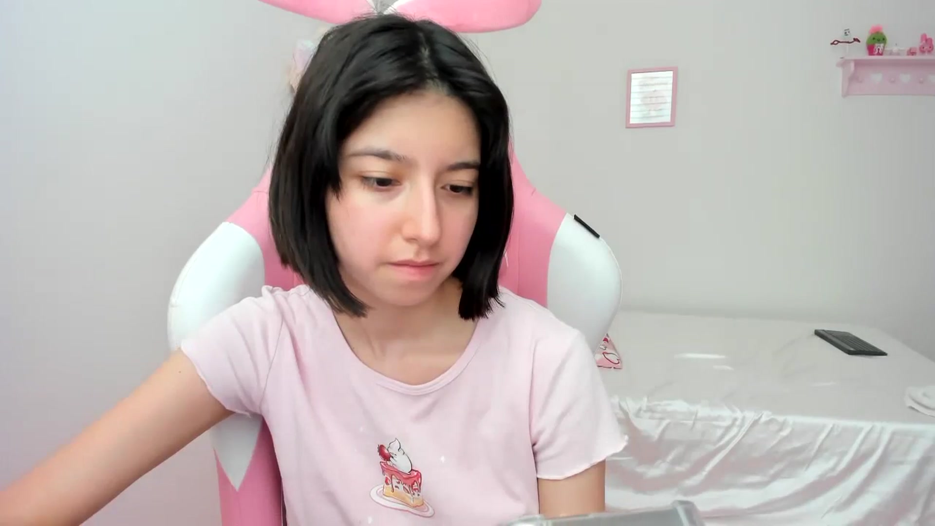 Gallery image thumbnail from Cherrycute666's myfreecams stream on, 02/20/2024, 22:49 image 2 of 20