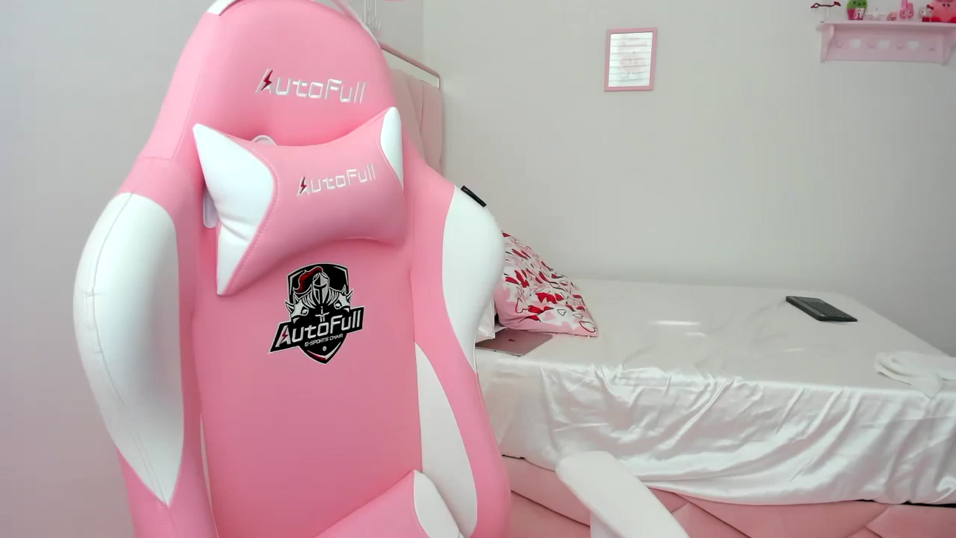 Gallery image thumbnail from Cherrycute666's myfreecams stream on, 02/20/2024, 22:49 image 17 of 20