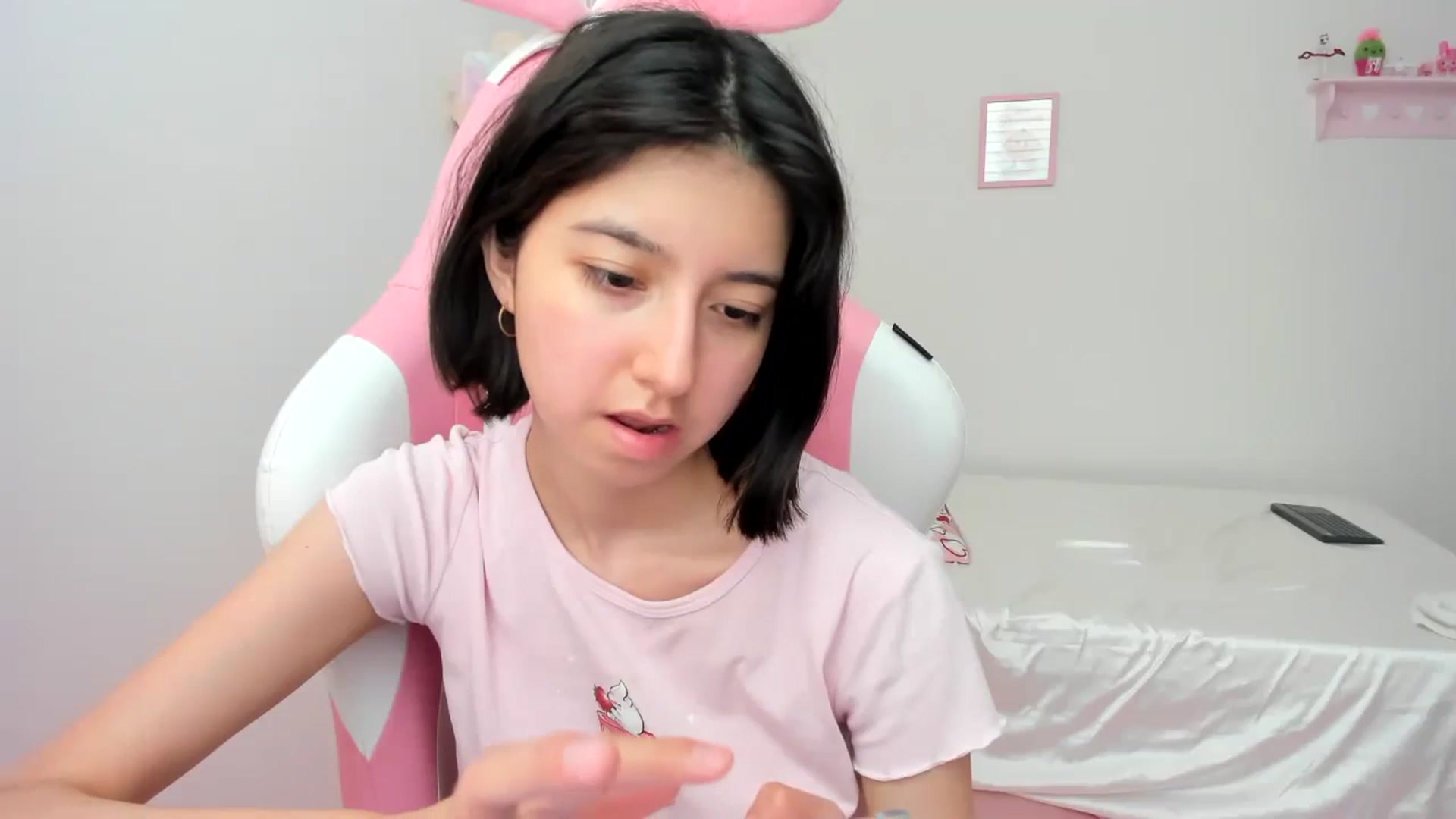 Gallery image thumbnail from Cherrycute666's myfreecams stream on, 02/20/2024, 22:49 image 9 of 20