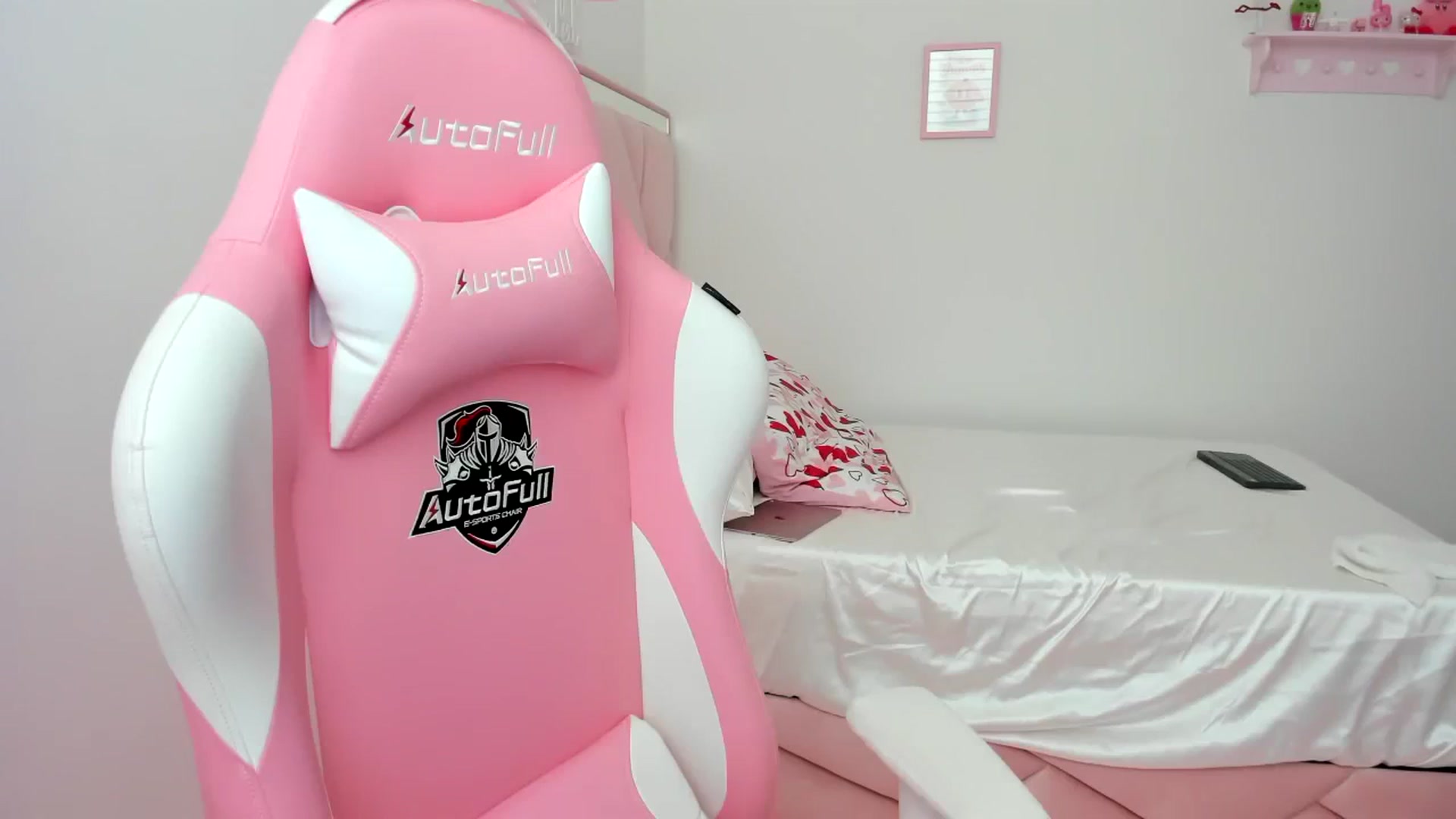 Gallery image thumbnail from Cherrycute666's myfreecams stream on, 02/20/2024, 22:49 image 18 of 20