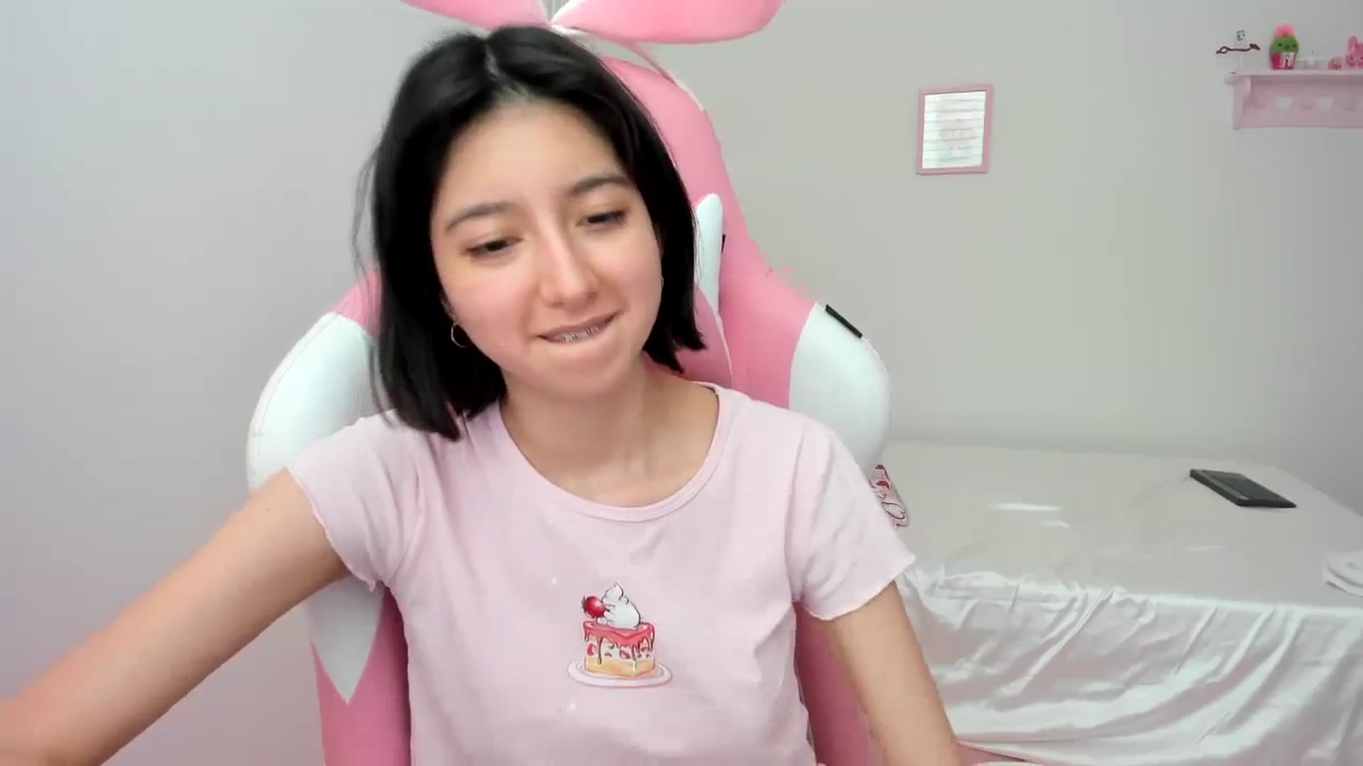 Gallery image thumbnail from Cherrycute666's myfreecams stream on, 02/20/2024, 22:49 image 13 of 20