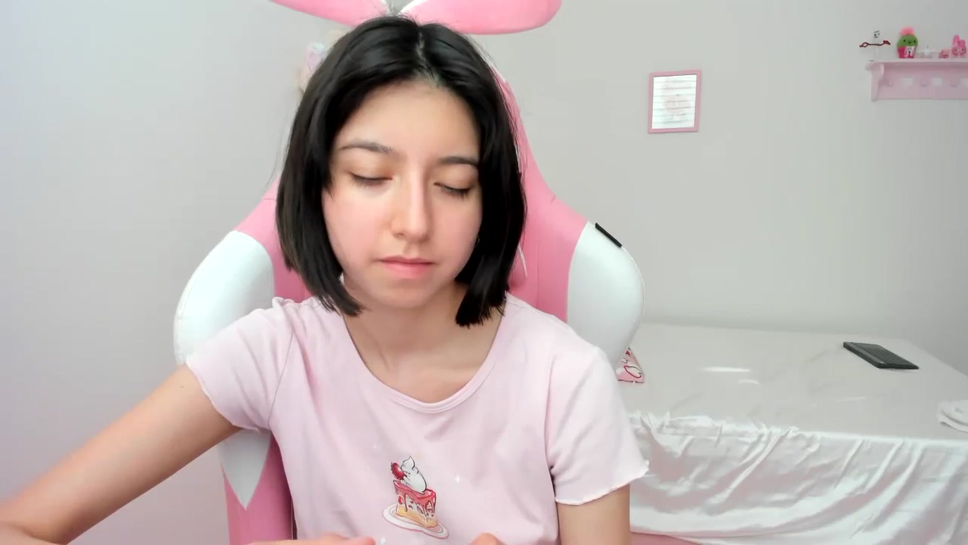 Gallery image thumbnail from Cherrycute666's myfreecams stream on, 02/20/2024, 22:49 image 4 of 20
