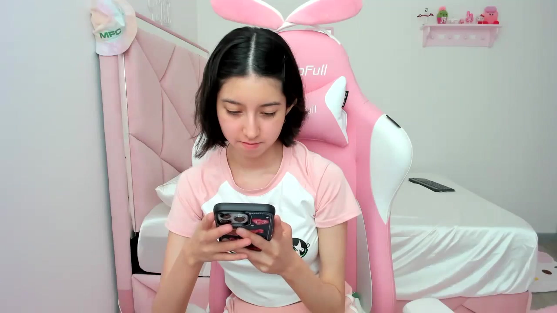 Gallery image thumbnail from Cherrycute666's myfreecams stream on, 02/25/2024, 17:16 image 8 of 20