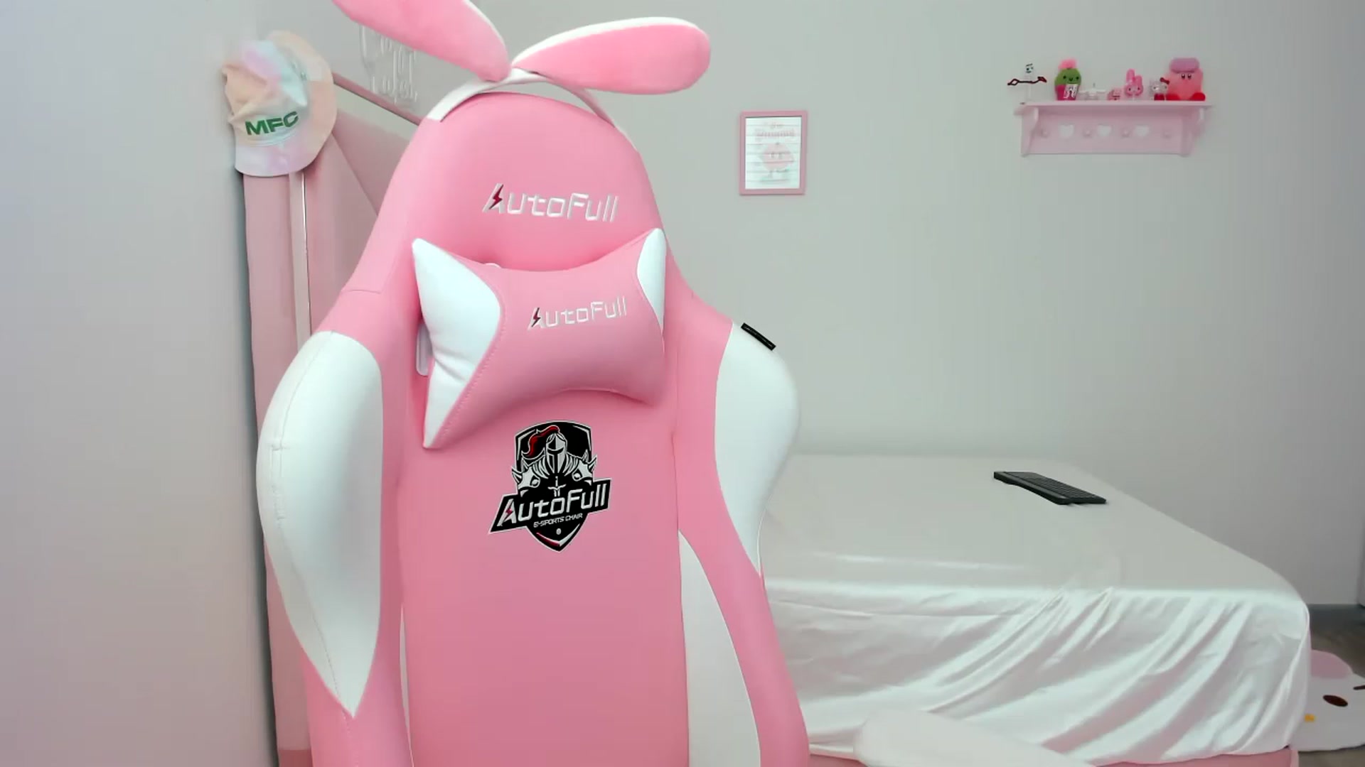 Gallery image thumbnail from Cherrycute666's myfreecams stream on, 02/25/2024, 17:16 image 12 of 20
