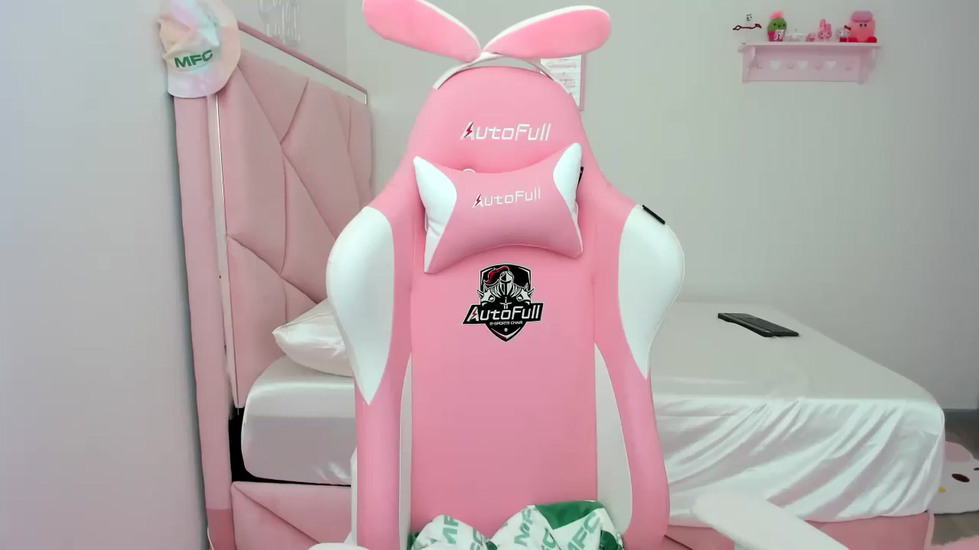 Gallery image thumbnail from Cherrycute666's myfreecams stream on, 02/25/2024, 17:16 image 9 of 20