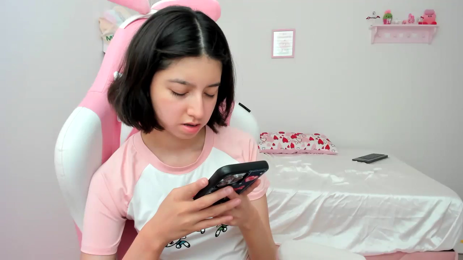 Gallery image thumbnail from Cherrycute666's myfreecams stream on, 02/25/2024, 18:40 image 7 of 20