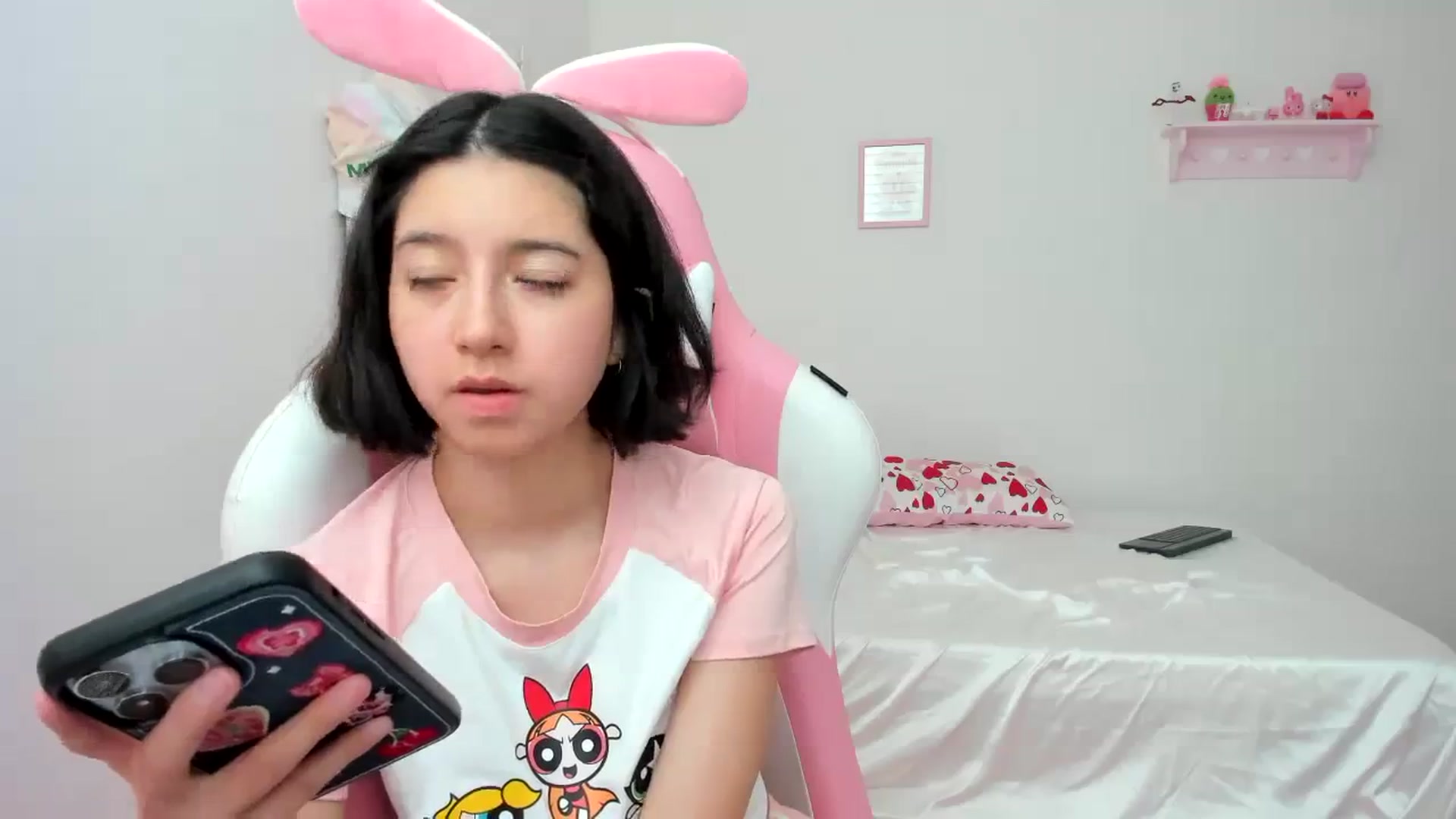 Gallery image thumbnail from Cherrycute666's myfreecams stream on, 02/25/2024, 18:40 image 17 of 20