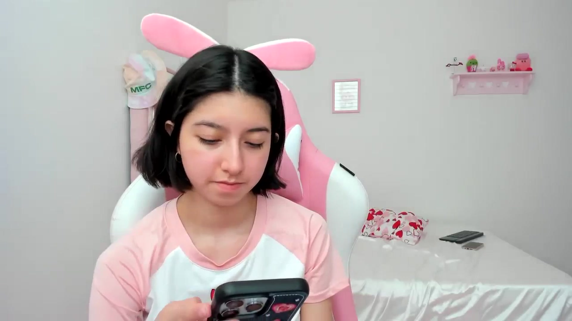 Gallery image thumbnail from Cherrycute666's myfreecams stream on, 02/25/2024, 21:19 image 14 of 20
