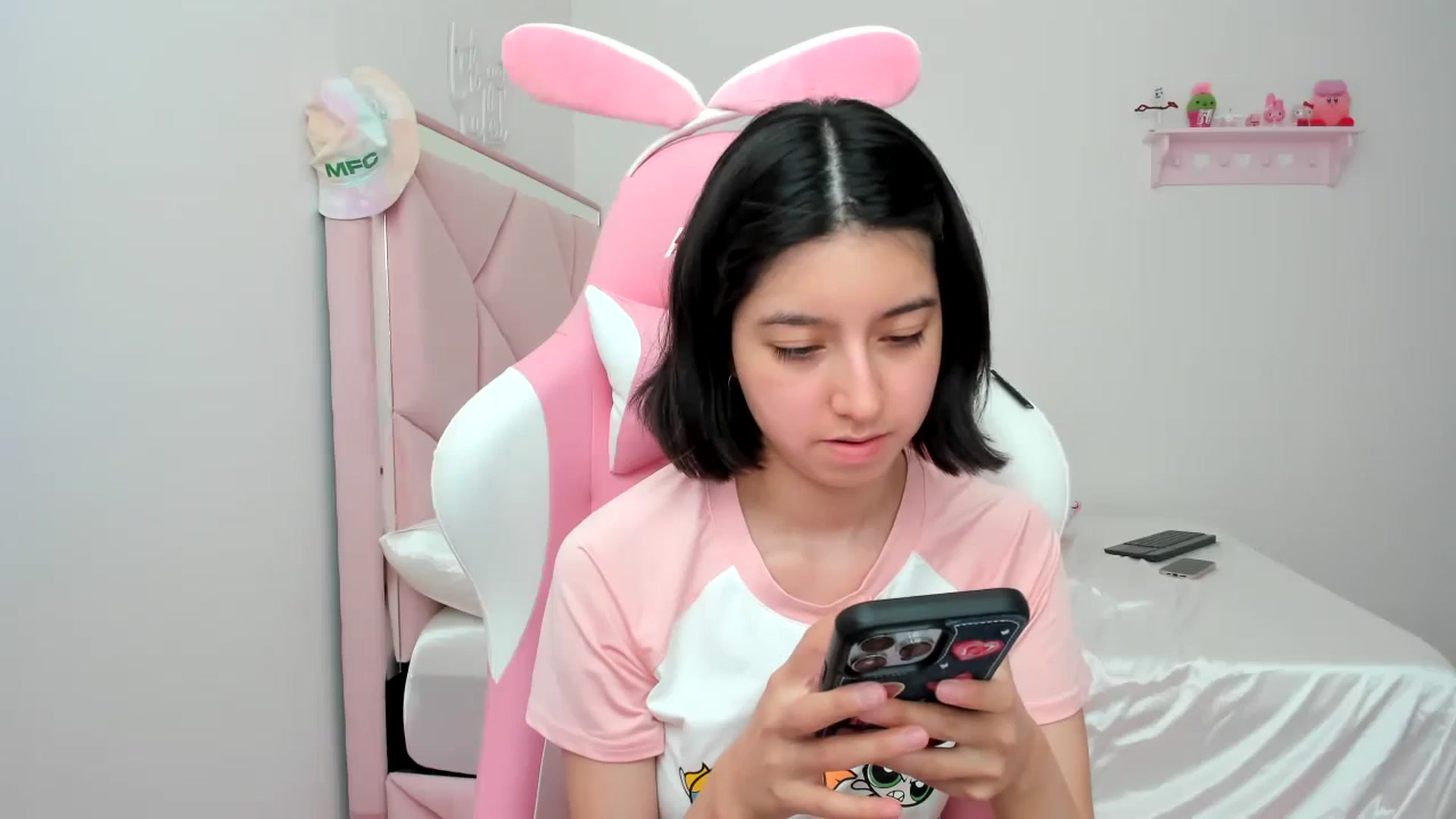 Gallery image thumbnail from Cherrycute666's myfreecams stream on, 02/25/2024, 21:19 image 16 of 20